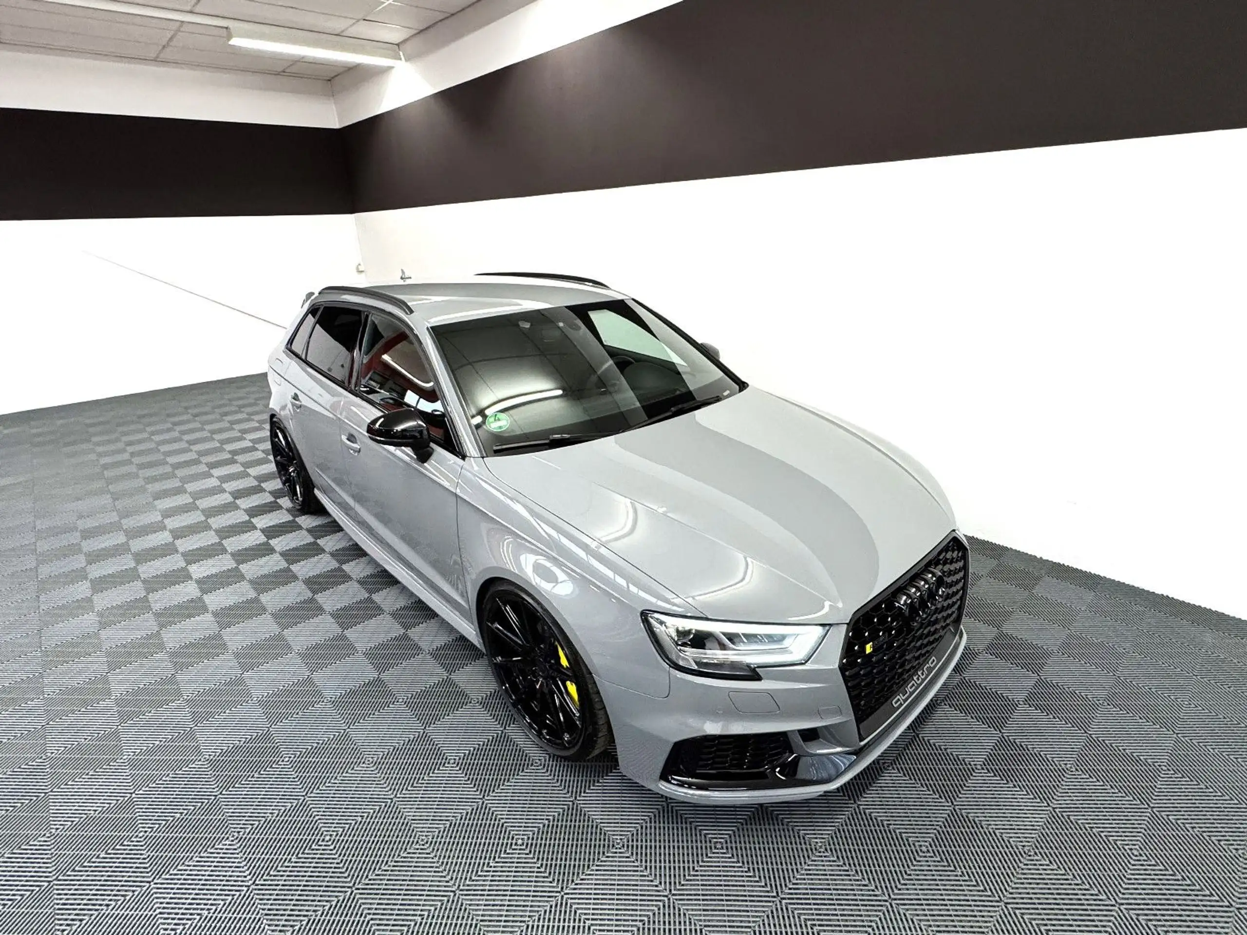 Audi - RS3