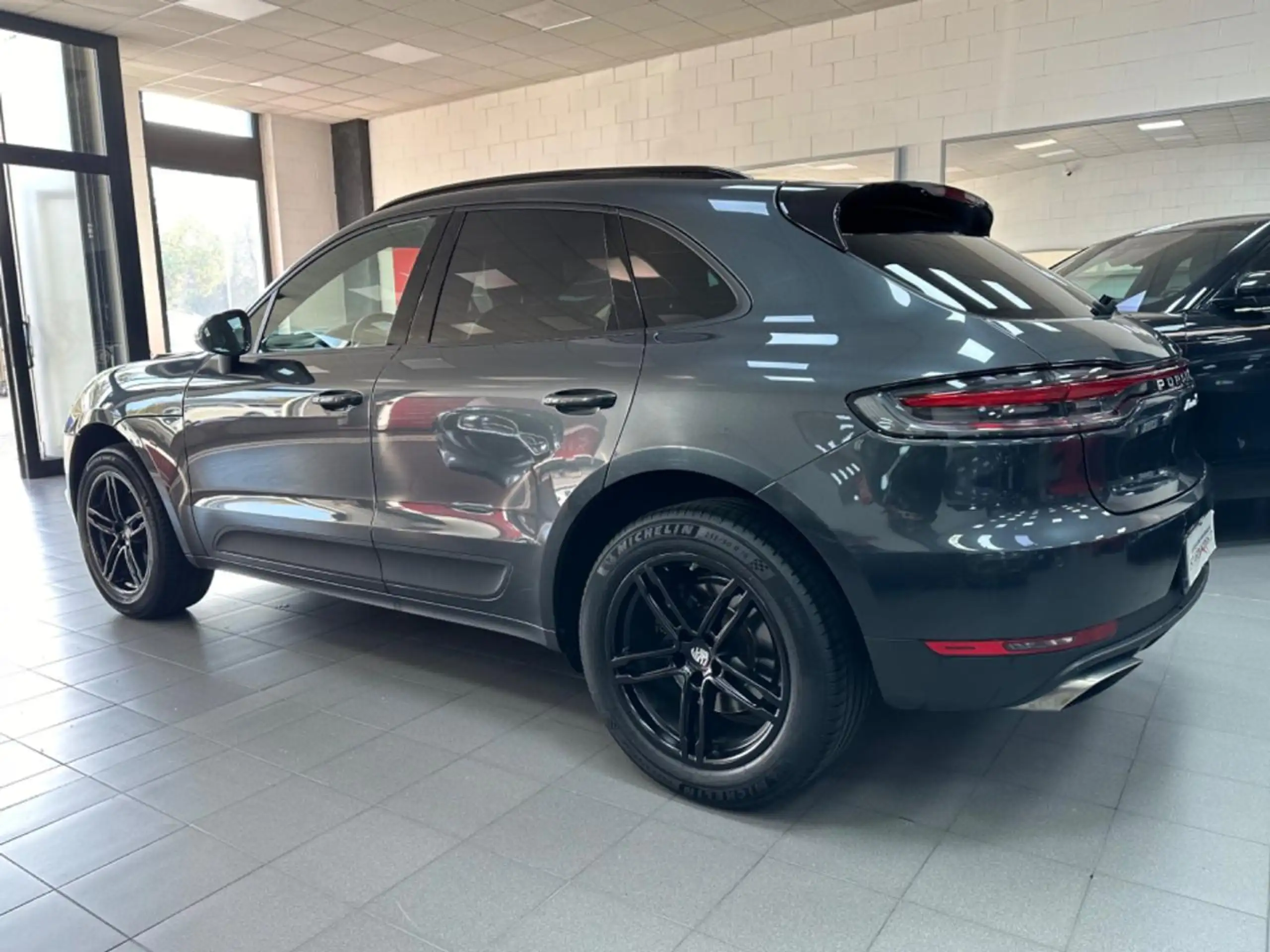 Porsche - Macan