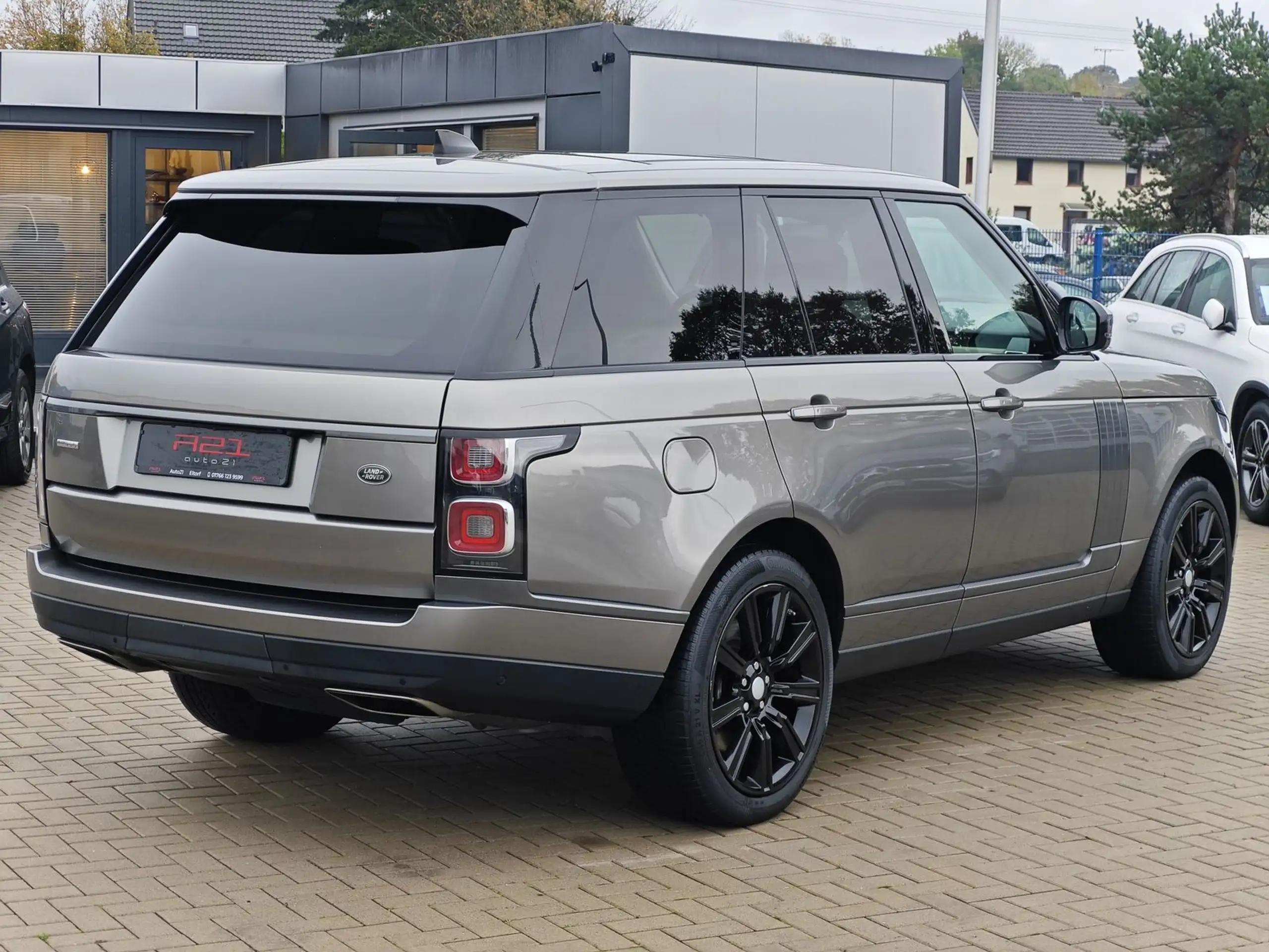 Land Rover - Range Rover