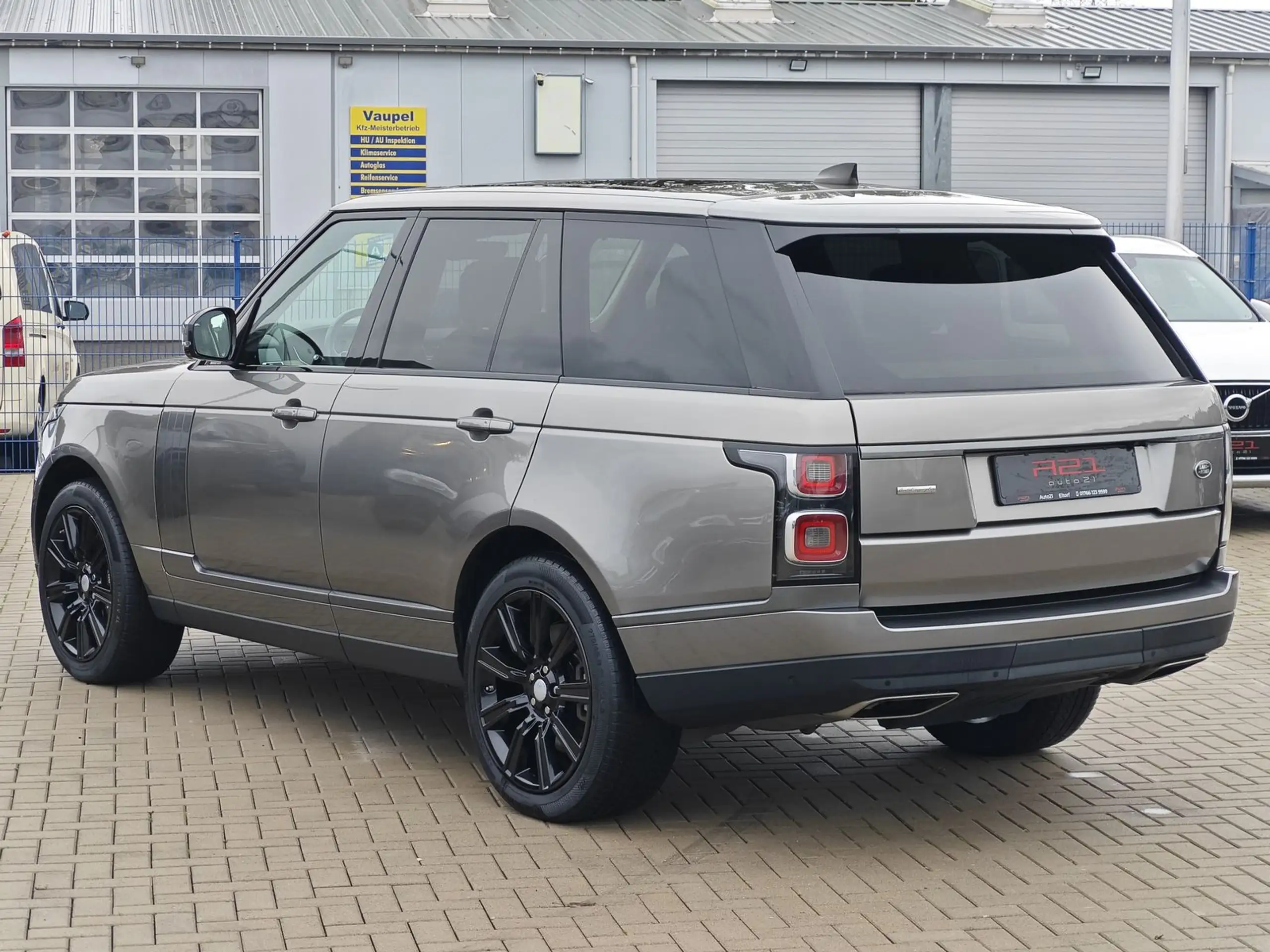 Land Rover - Range Rover