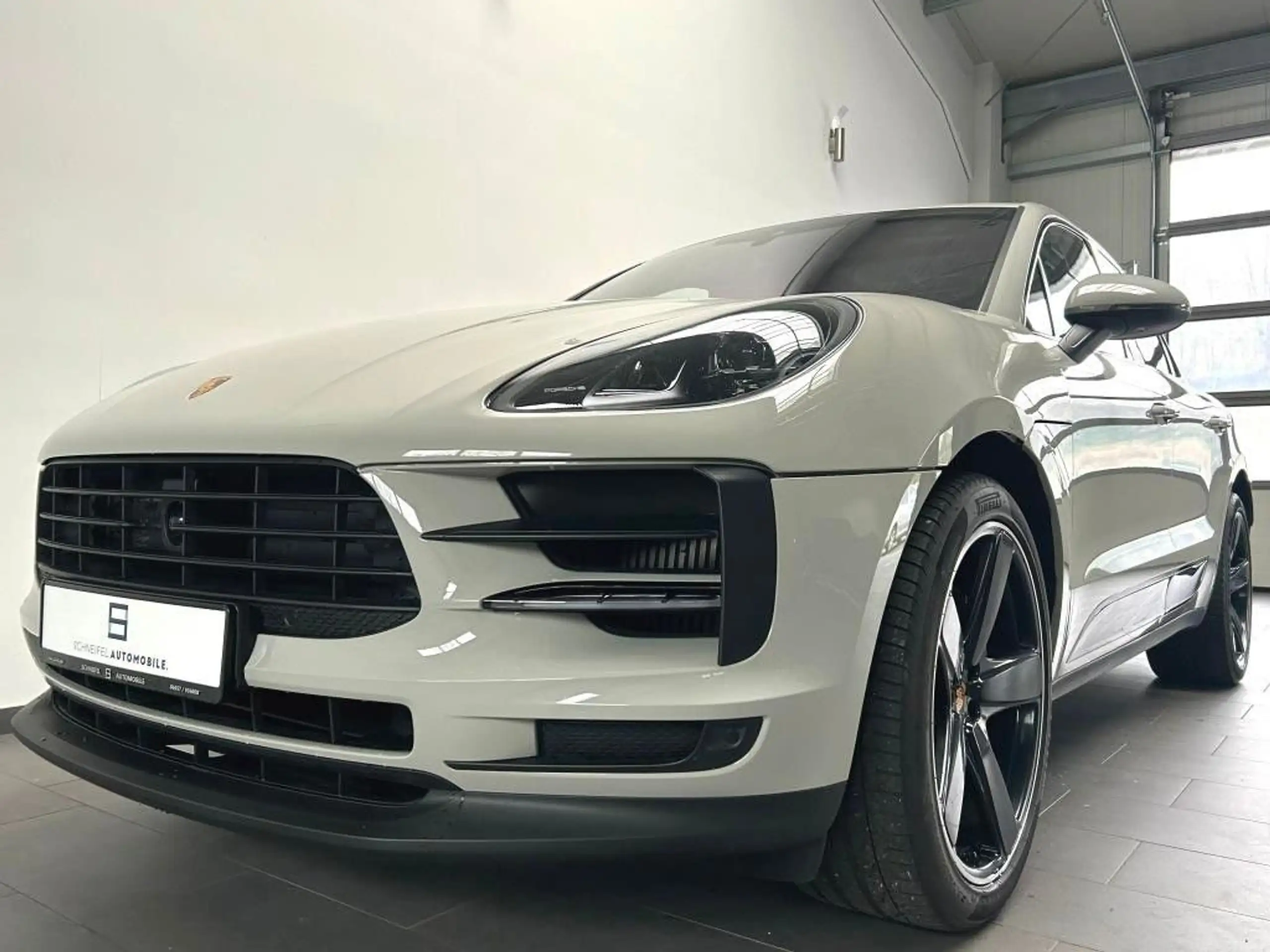 Porsche - Macan