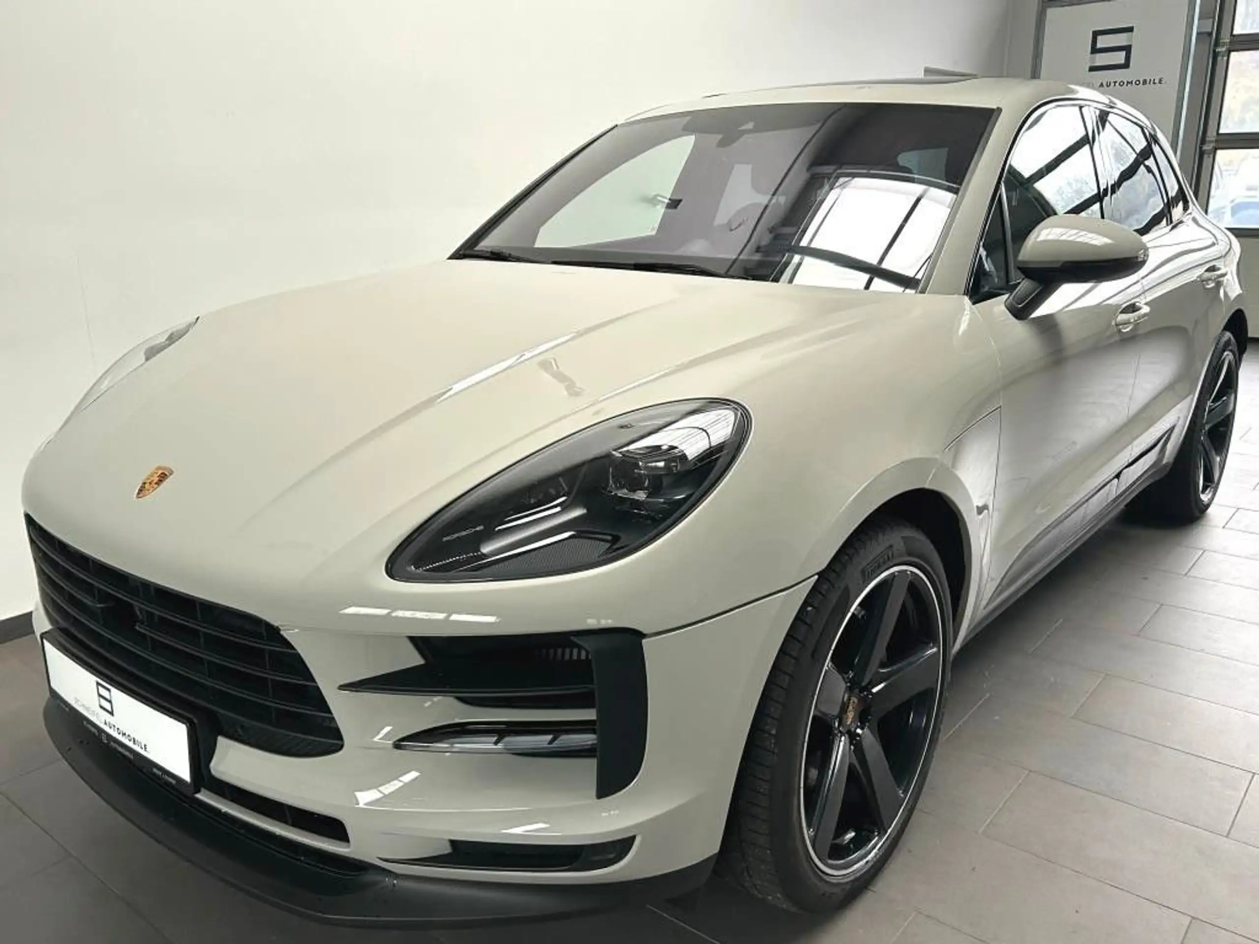 Porsche - Macan