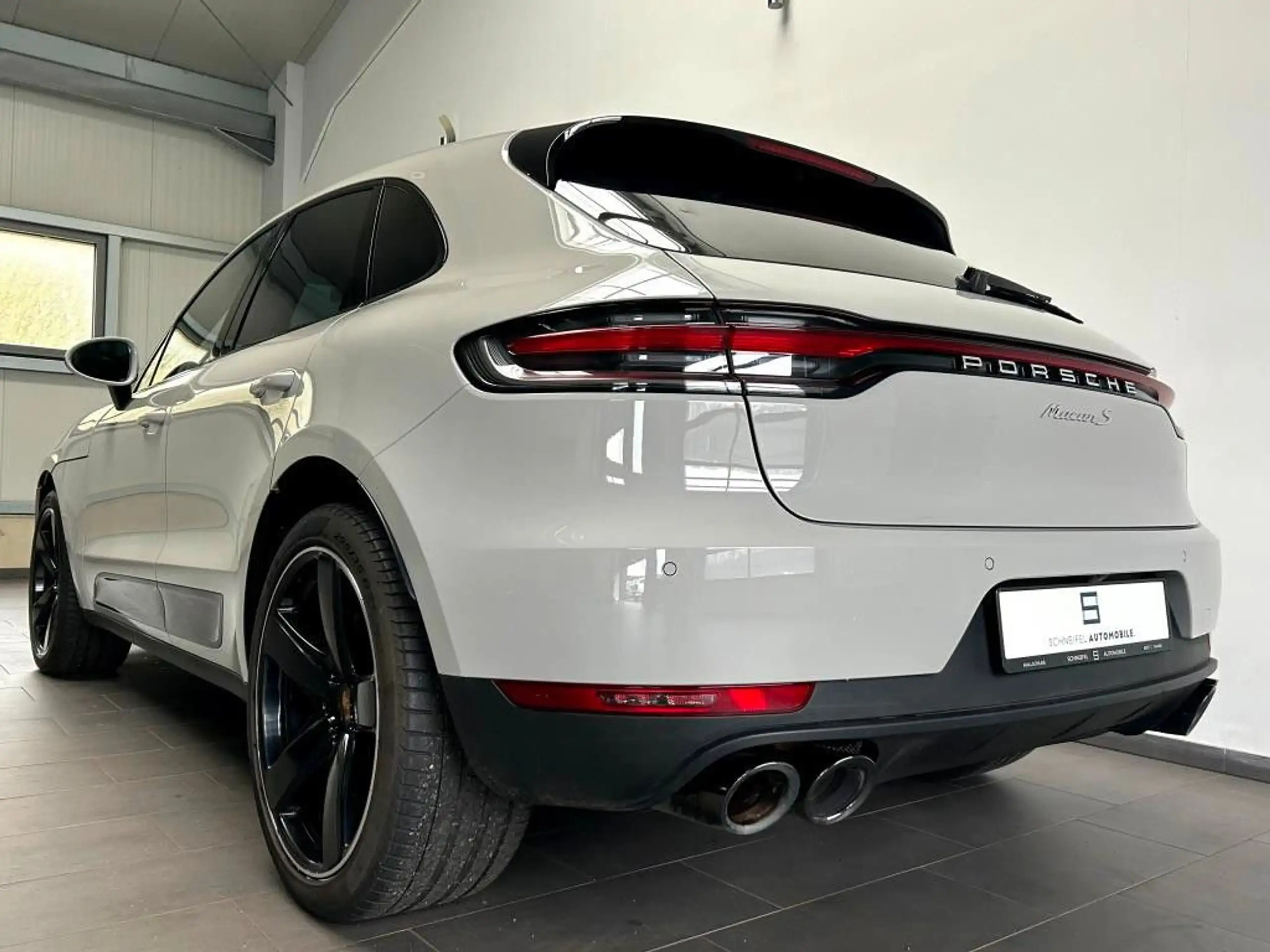 Porsche - Macan