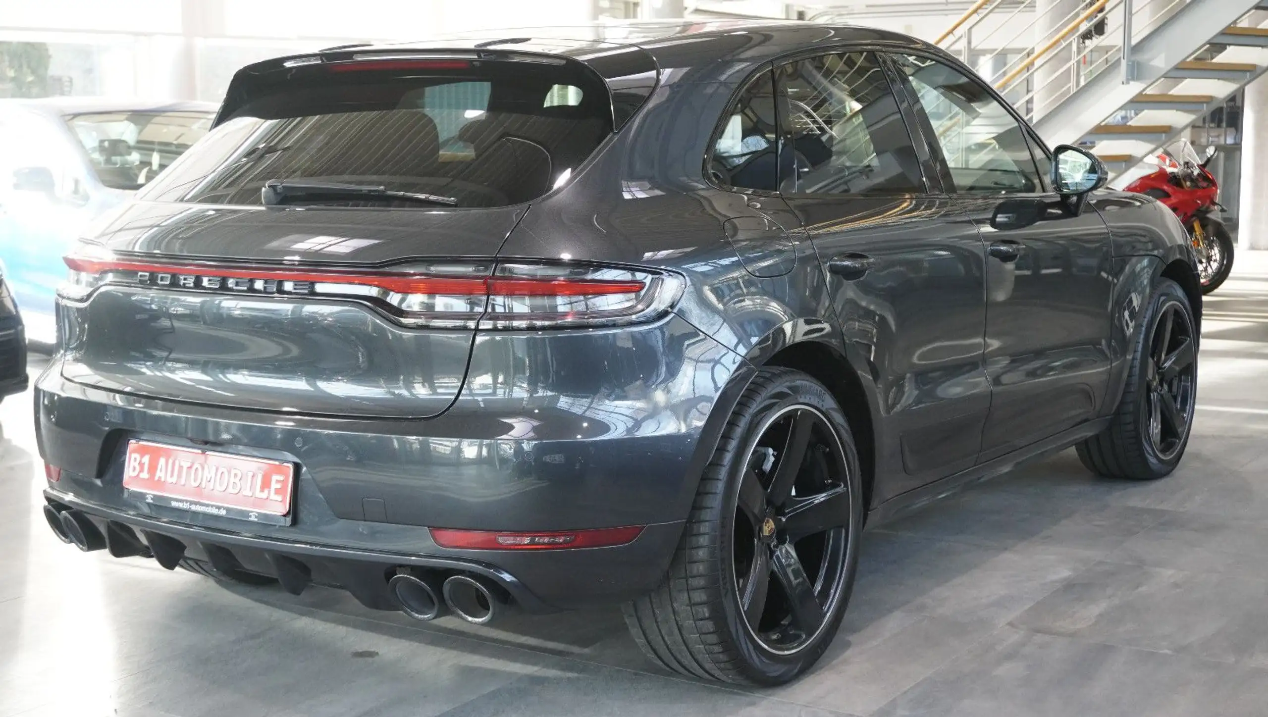 Porsche - Macan