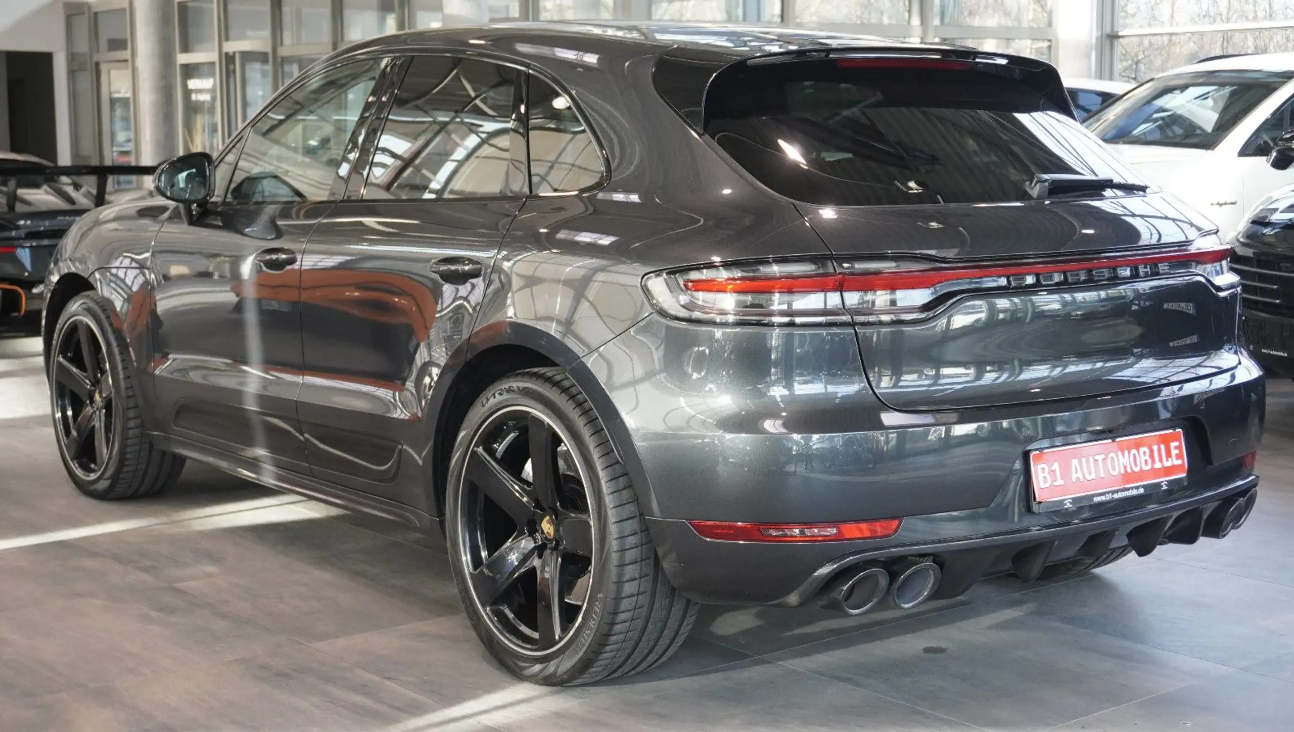 Porsche - Macan