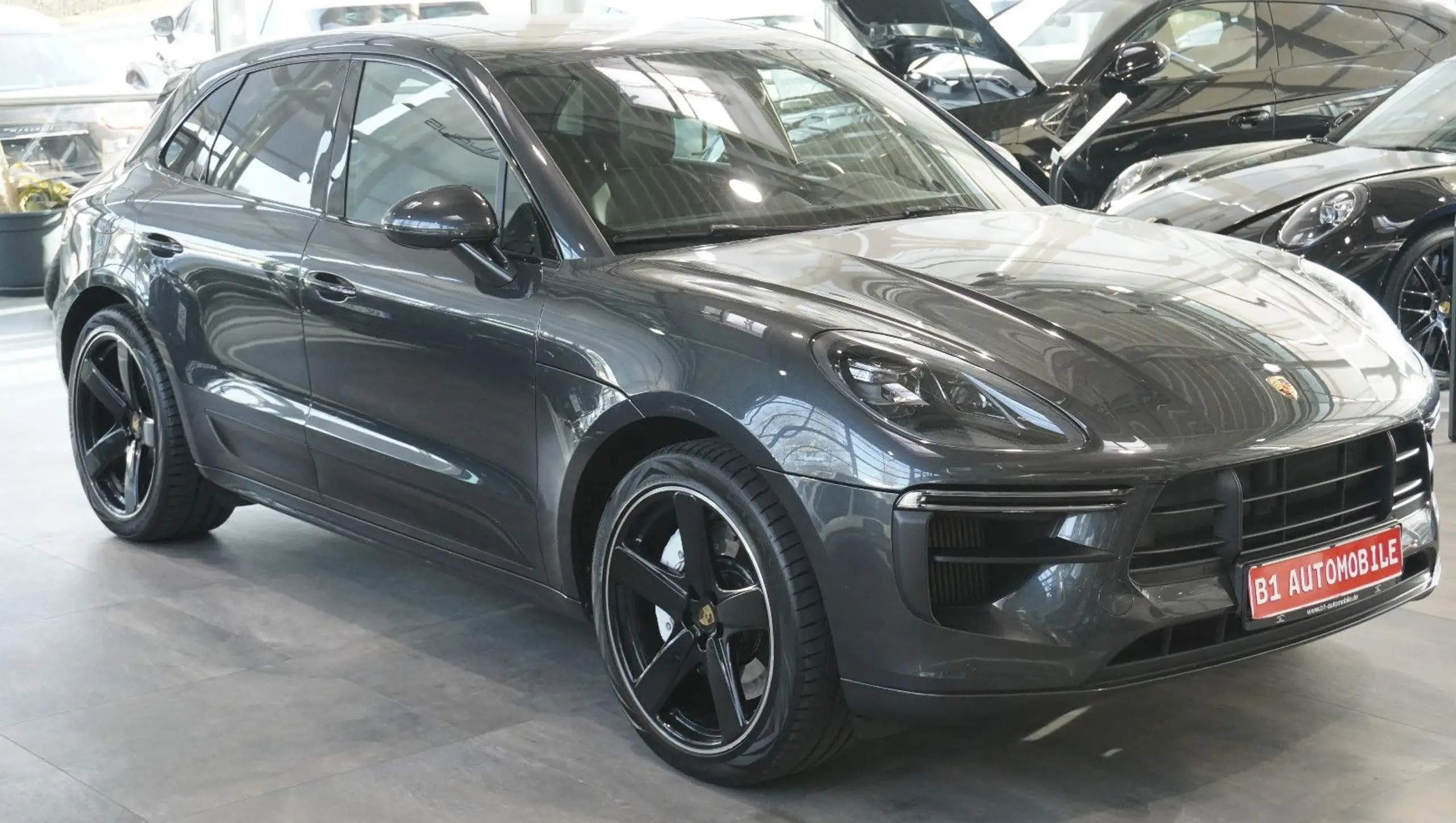 Porsche - Macan