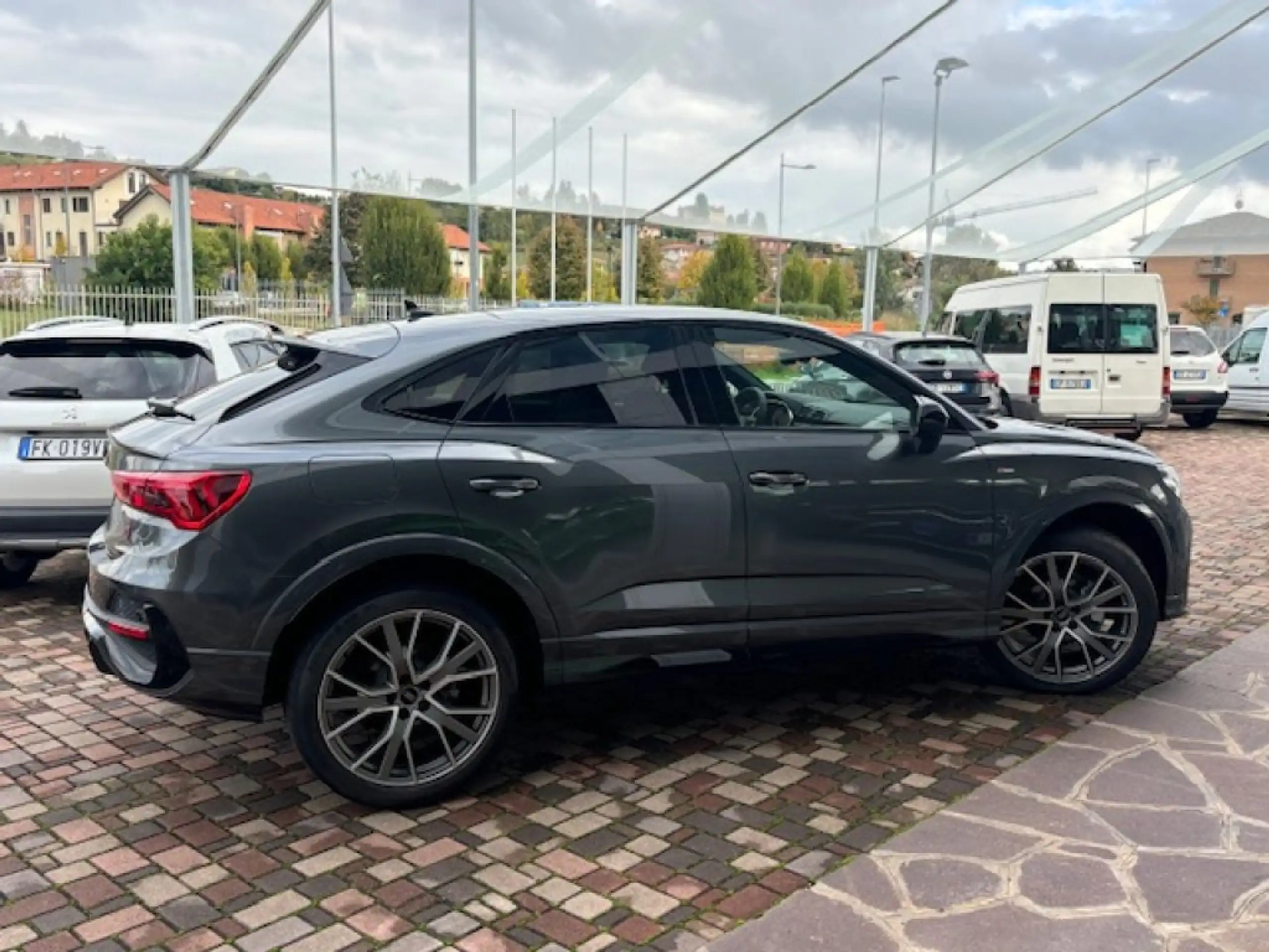 Audi - Q3