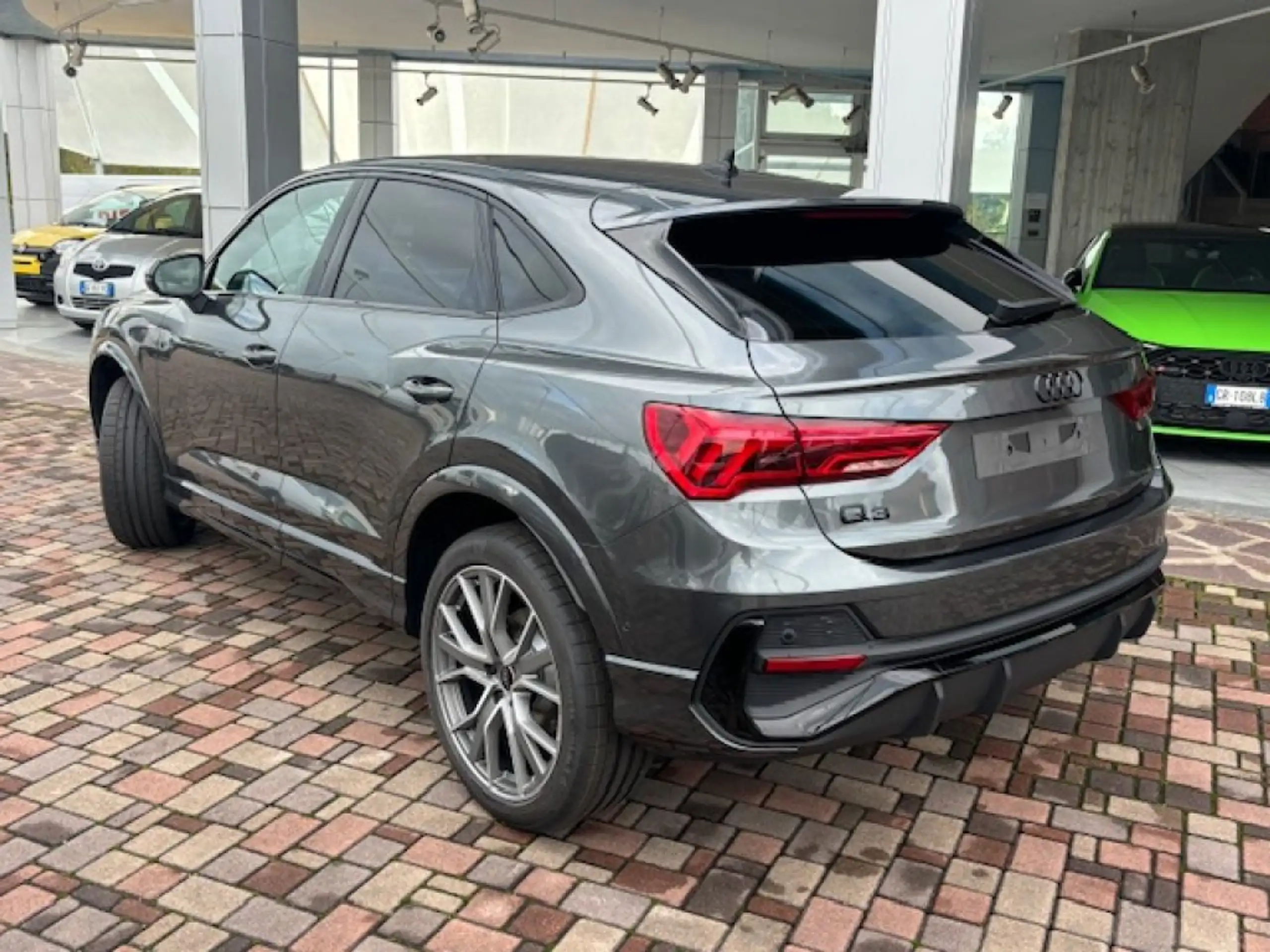 Audi - Q3