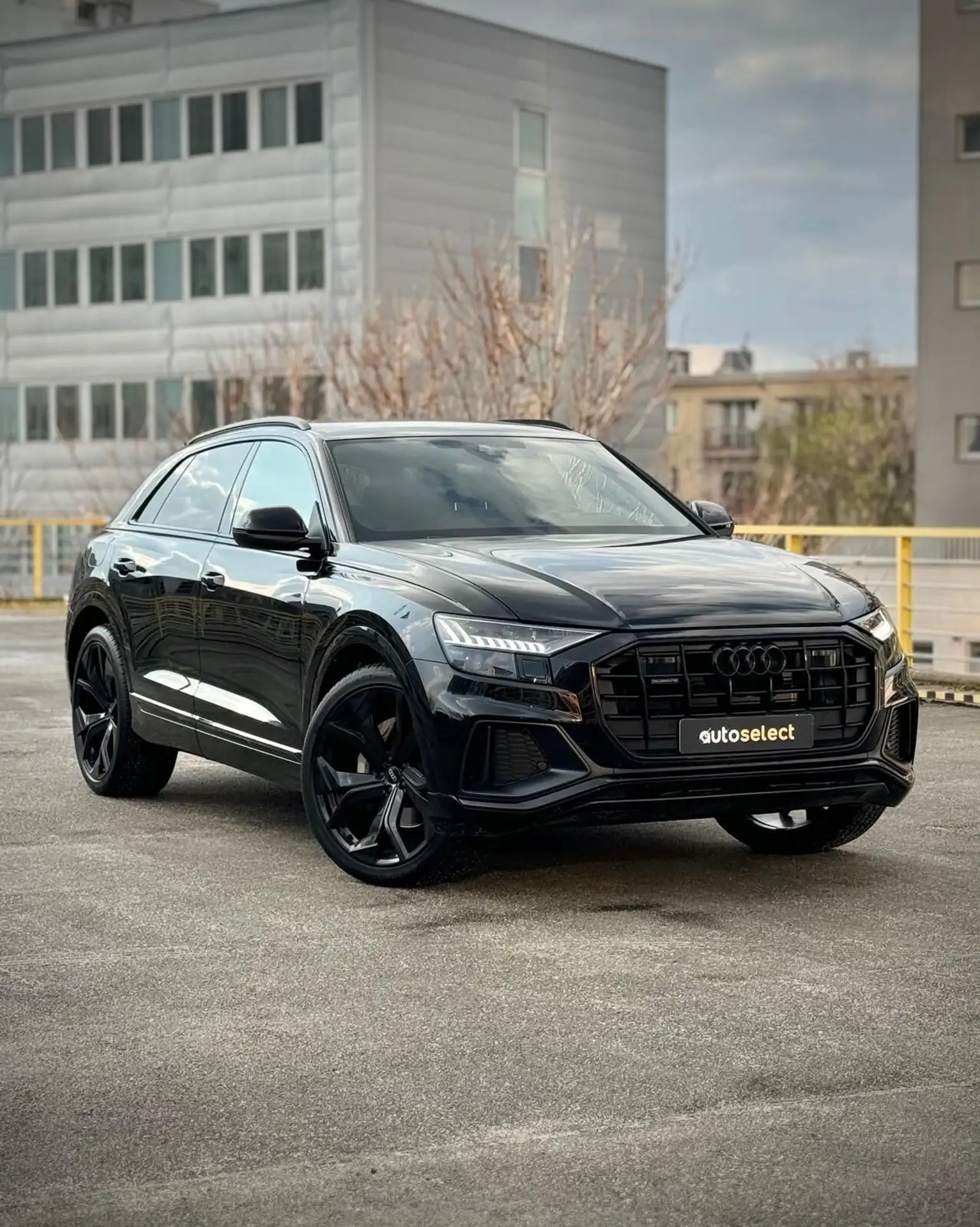 Audi - Q8