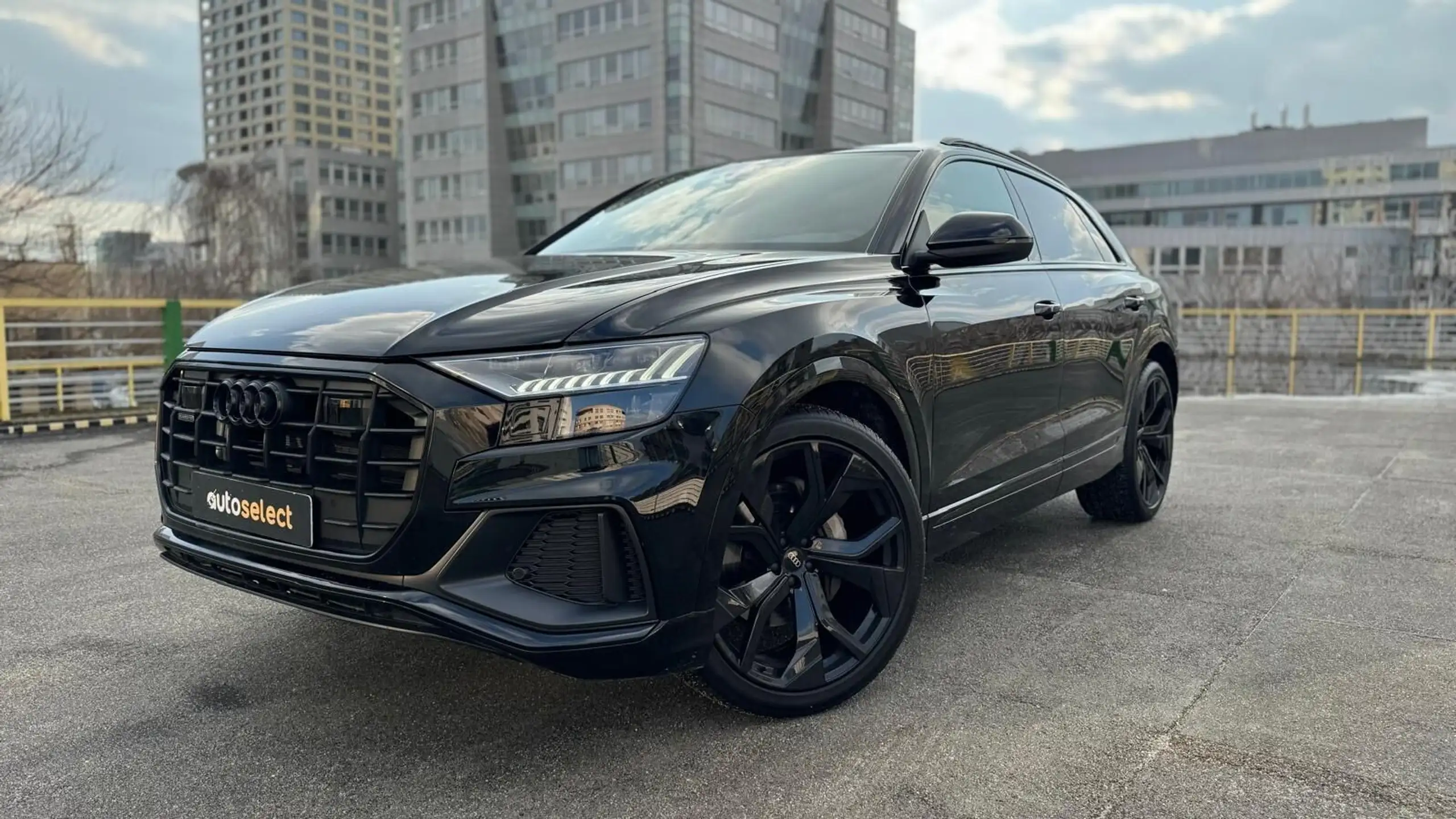 Audi - Q8