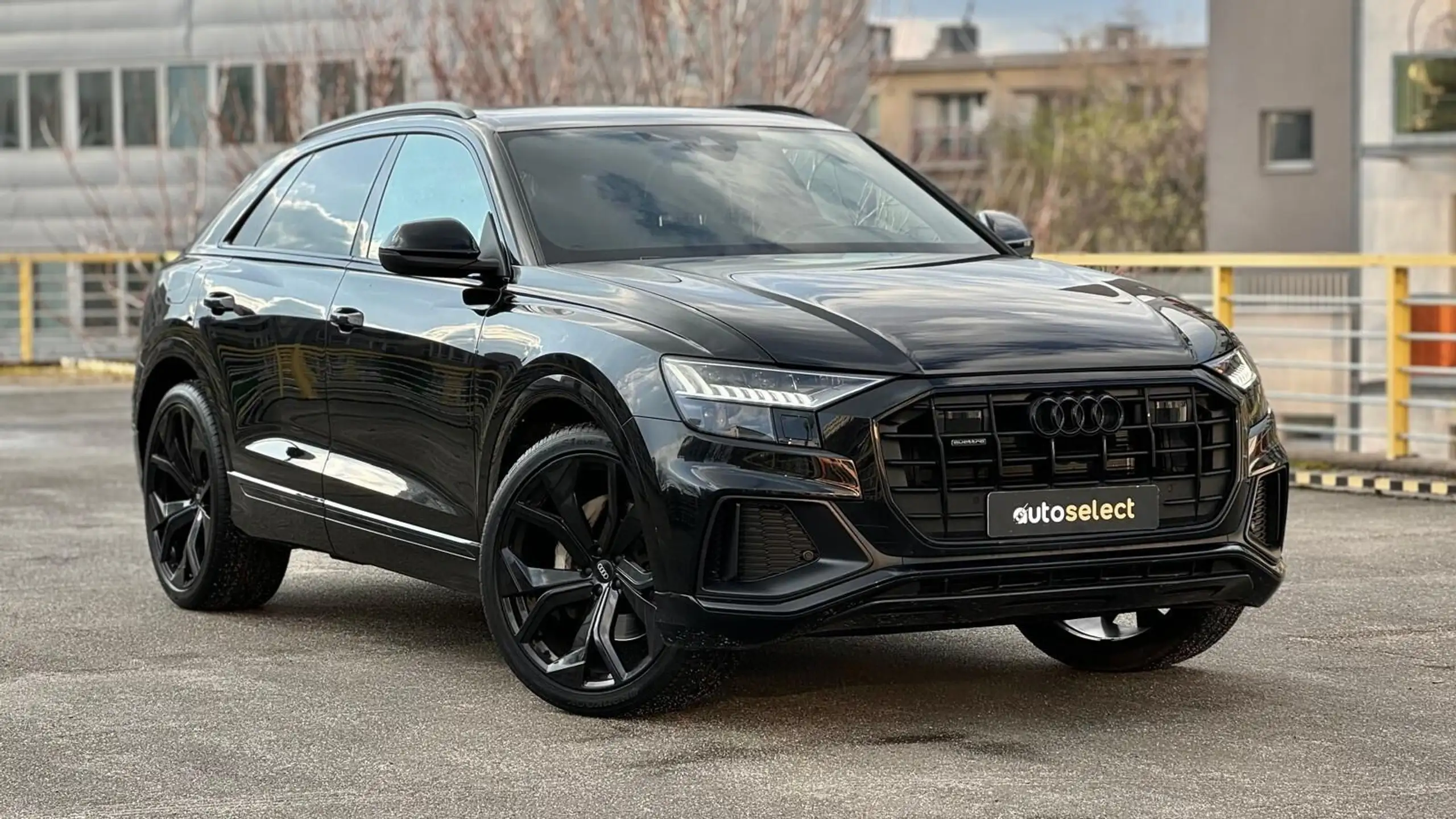 Audi - Q8