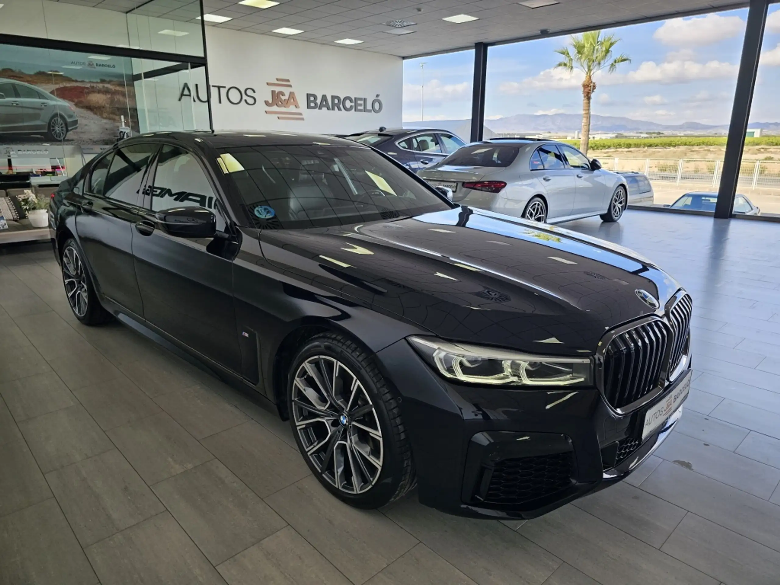 BMW - 730