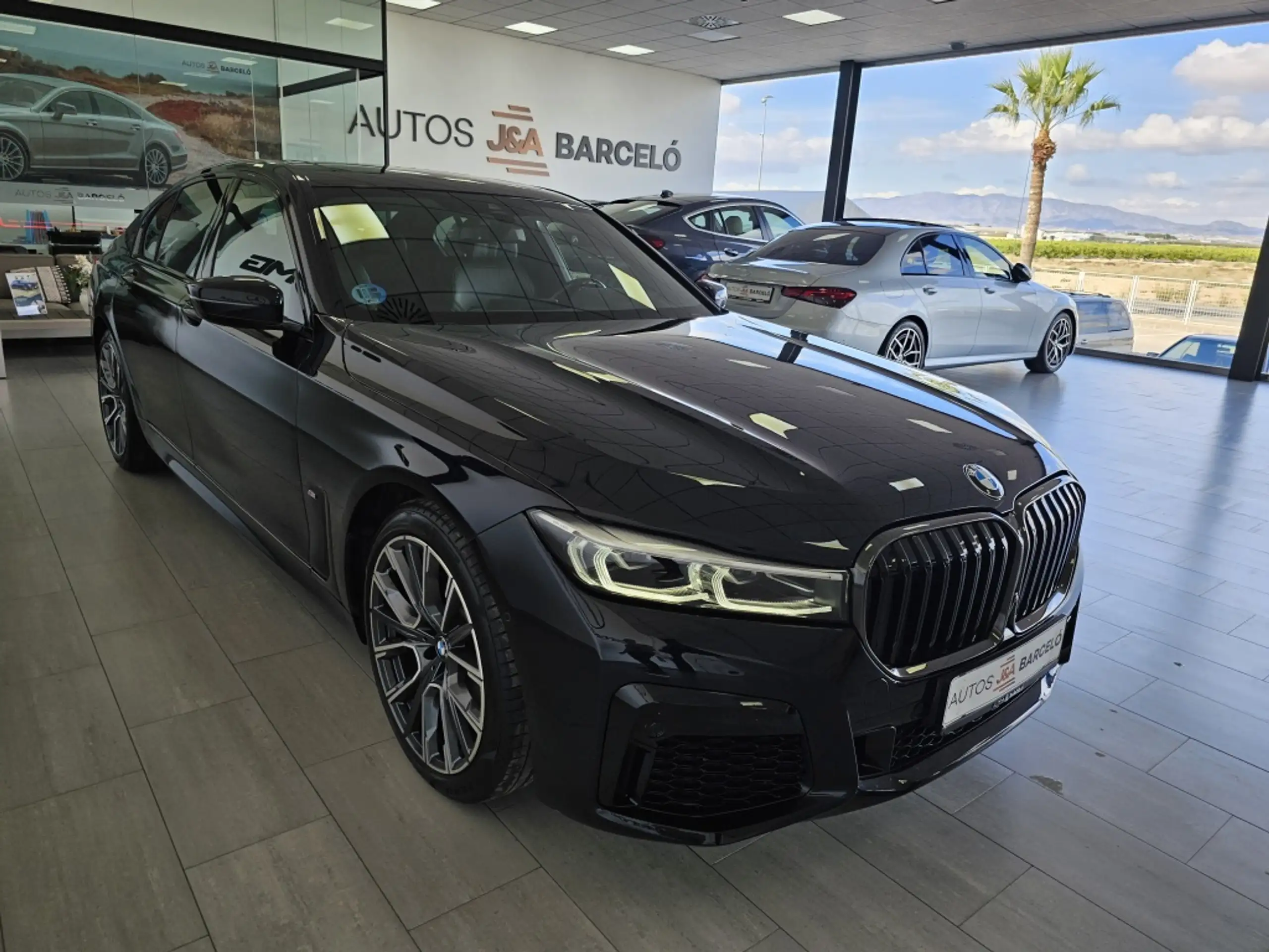 BMW - 730