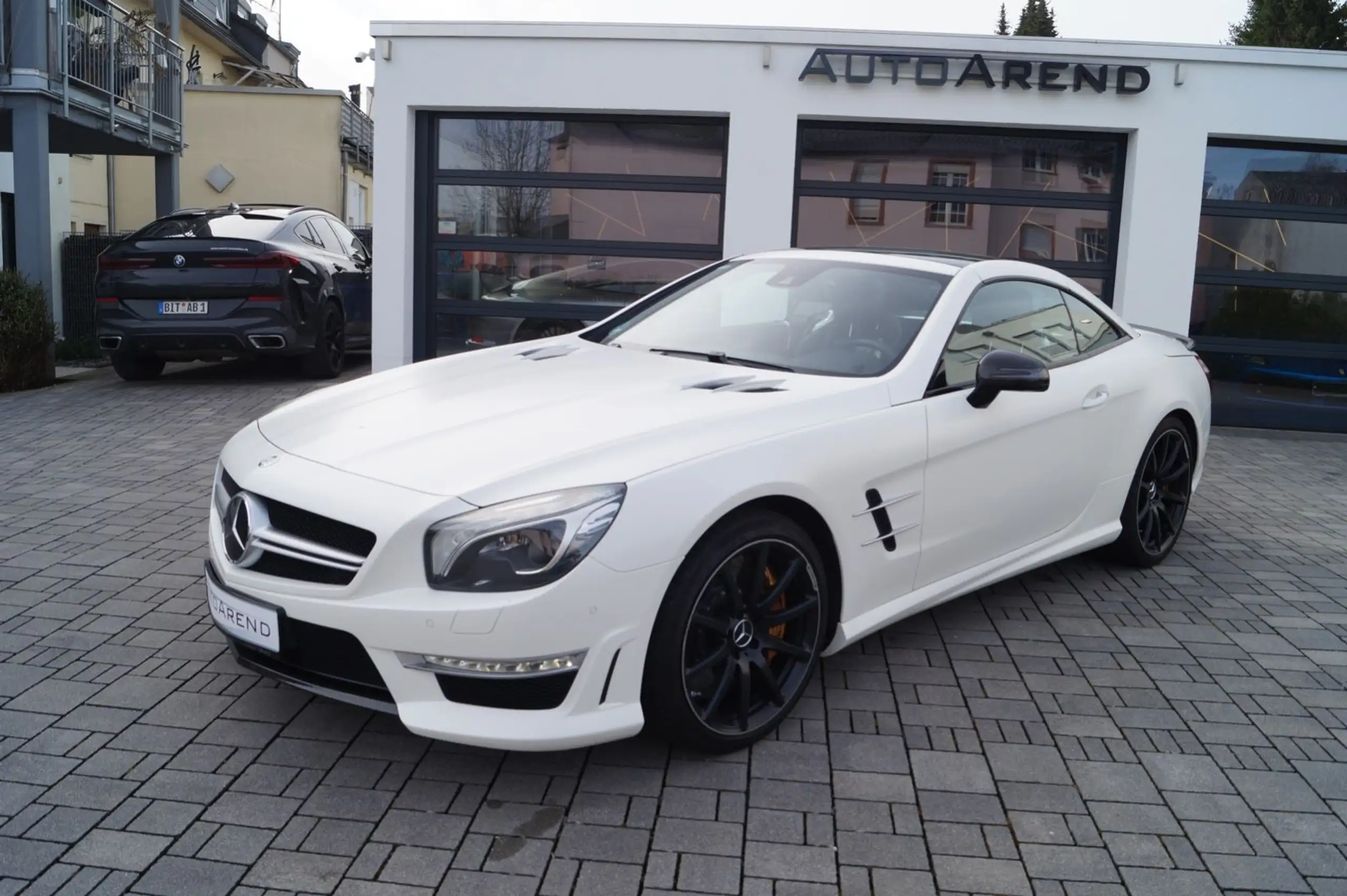 Mercedes-Benz - SL 63 AMG