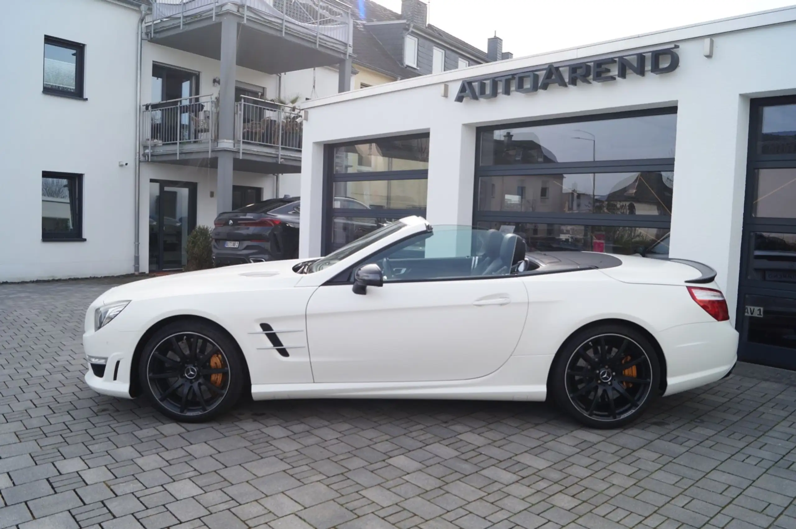 Mercedes-Benz - SL 63 AMG