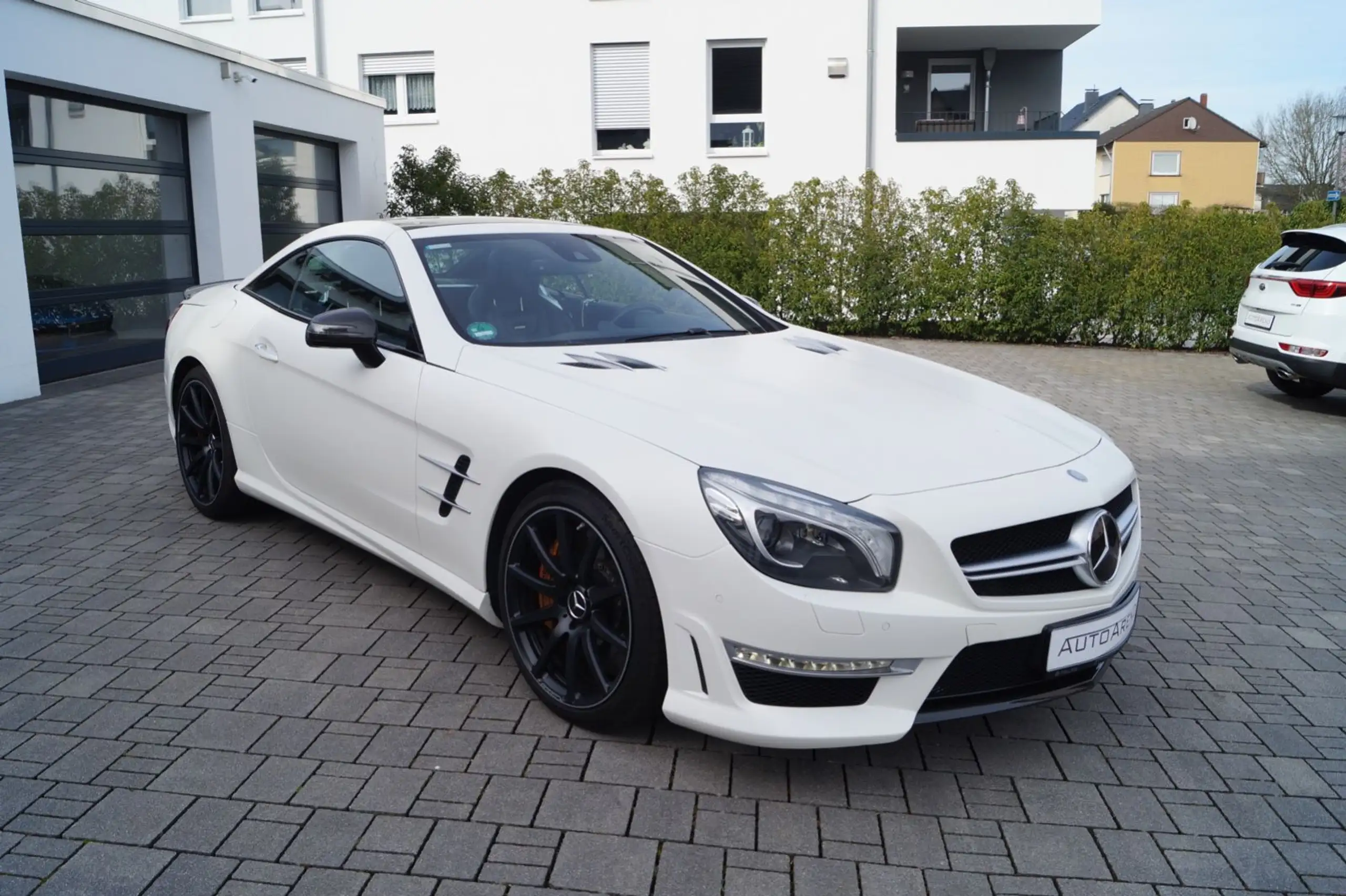 Mercedes-Benz - SL 63 AMG