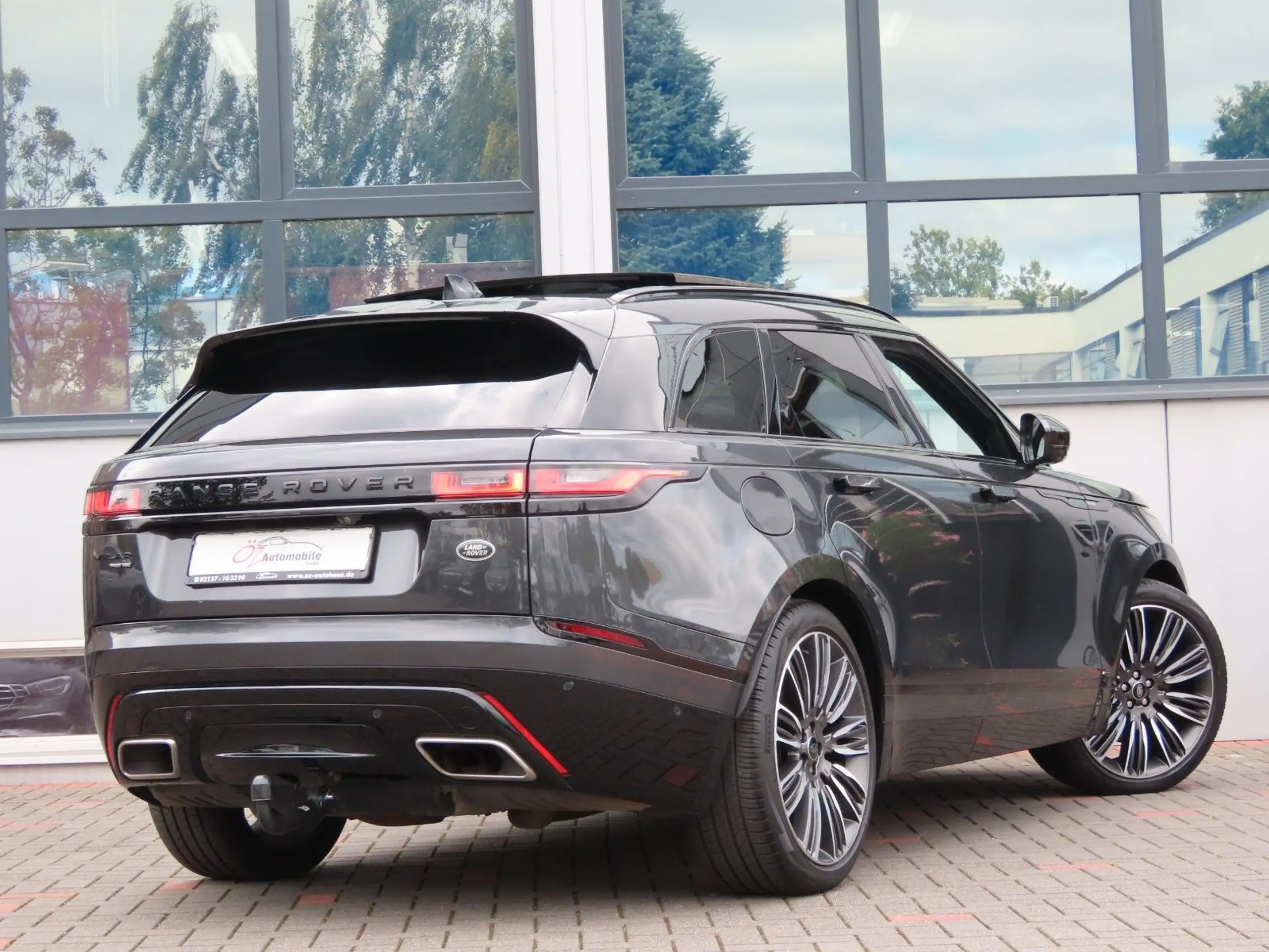 Land Rover - Range Rover Velar