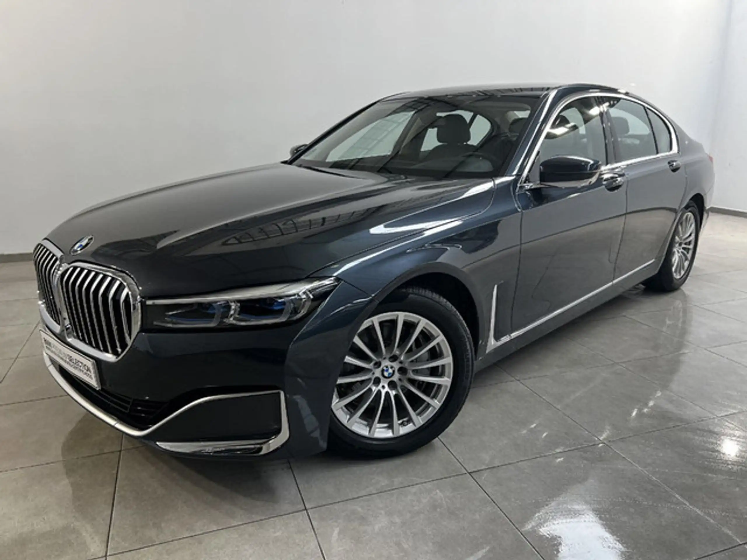 BMW - 730