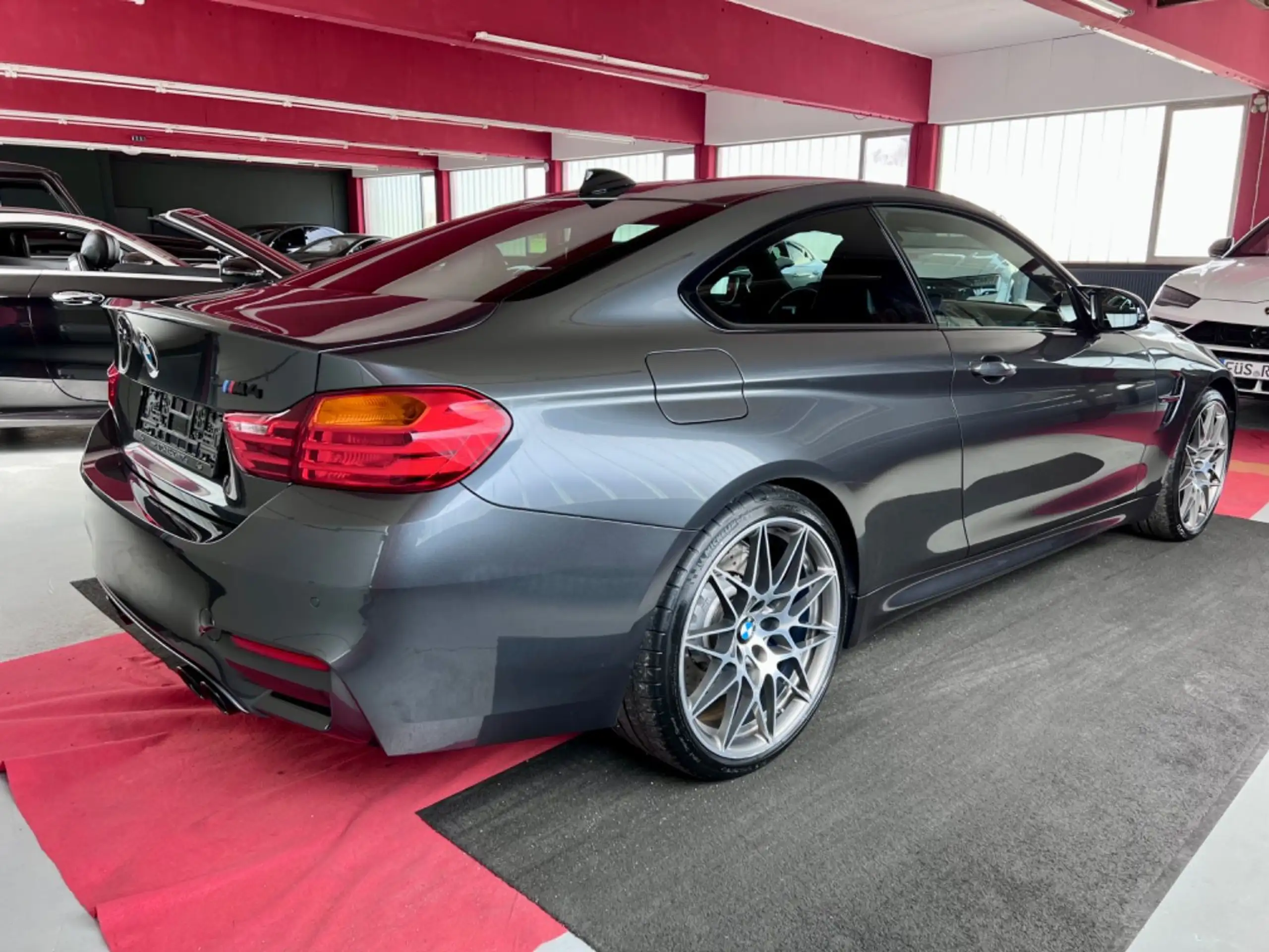 BMW - M4