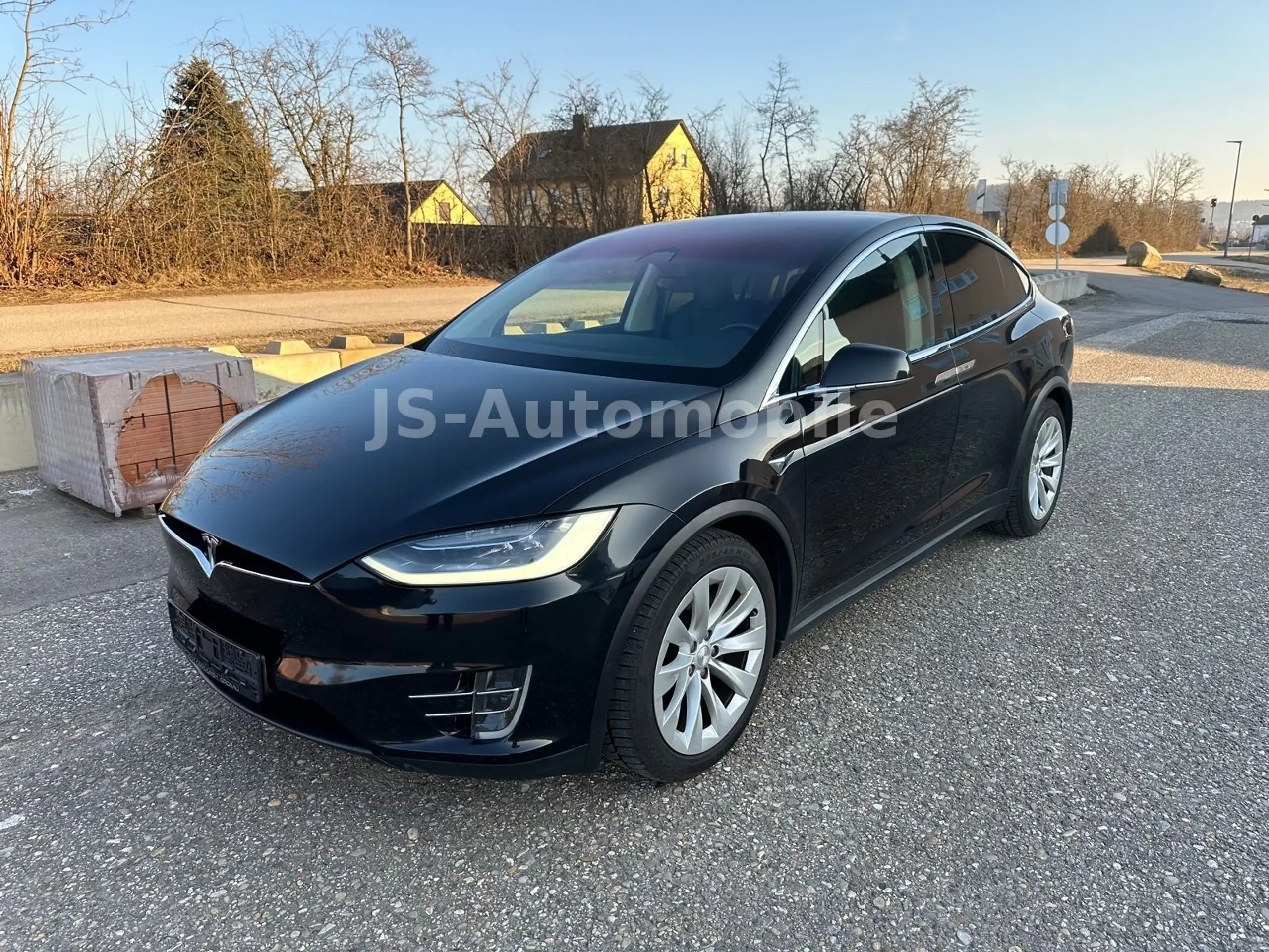 Tesla - Model X