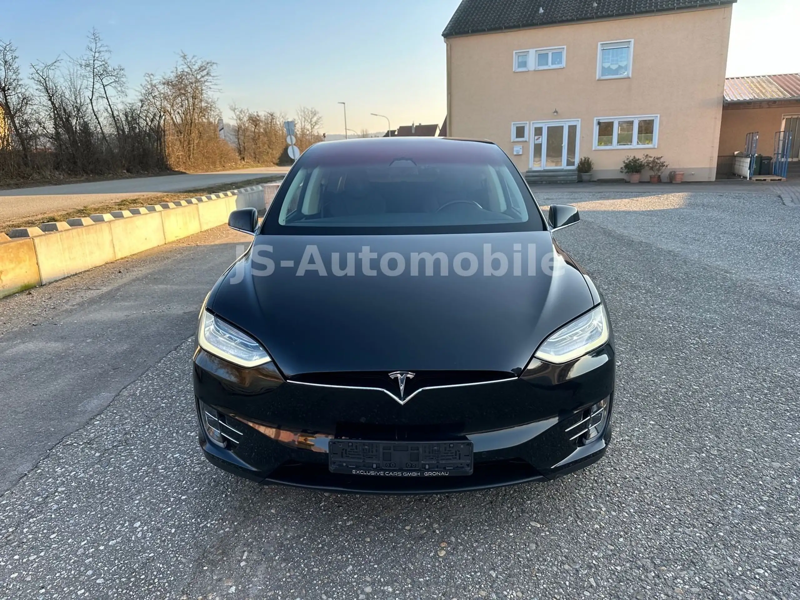 Tesla - Model X