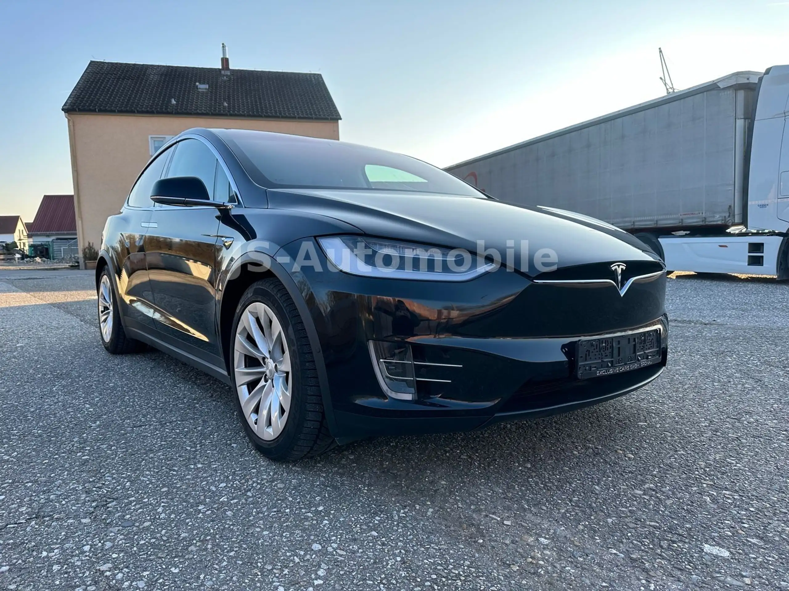 Tesla - Model X