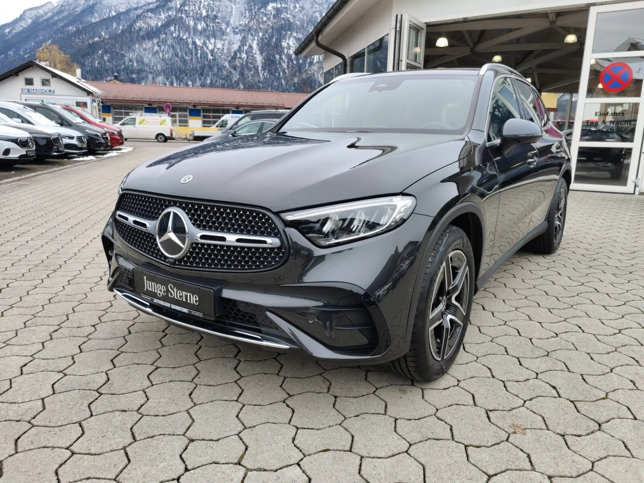 Mercedes-Benz - GLC 200