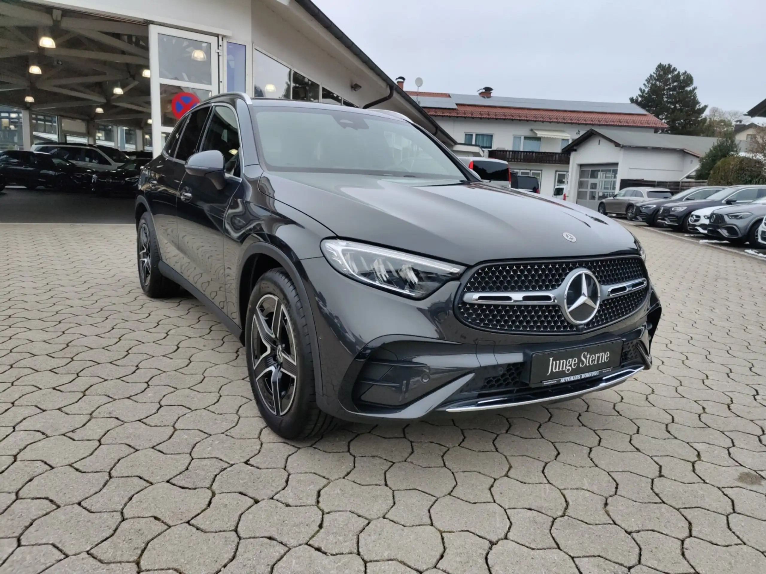 Mercedes-Benz - GLC 200