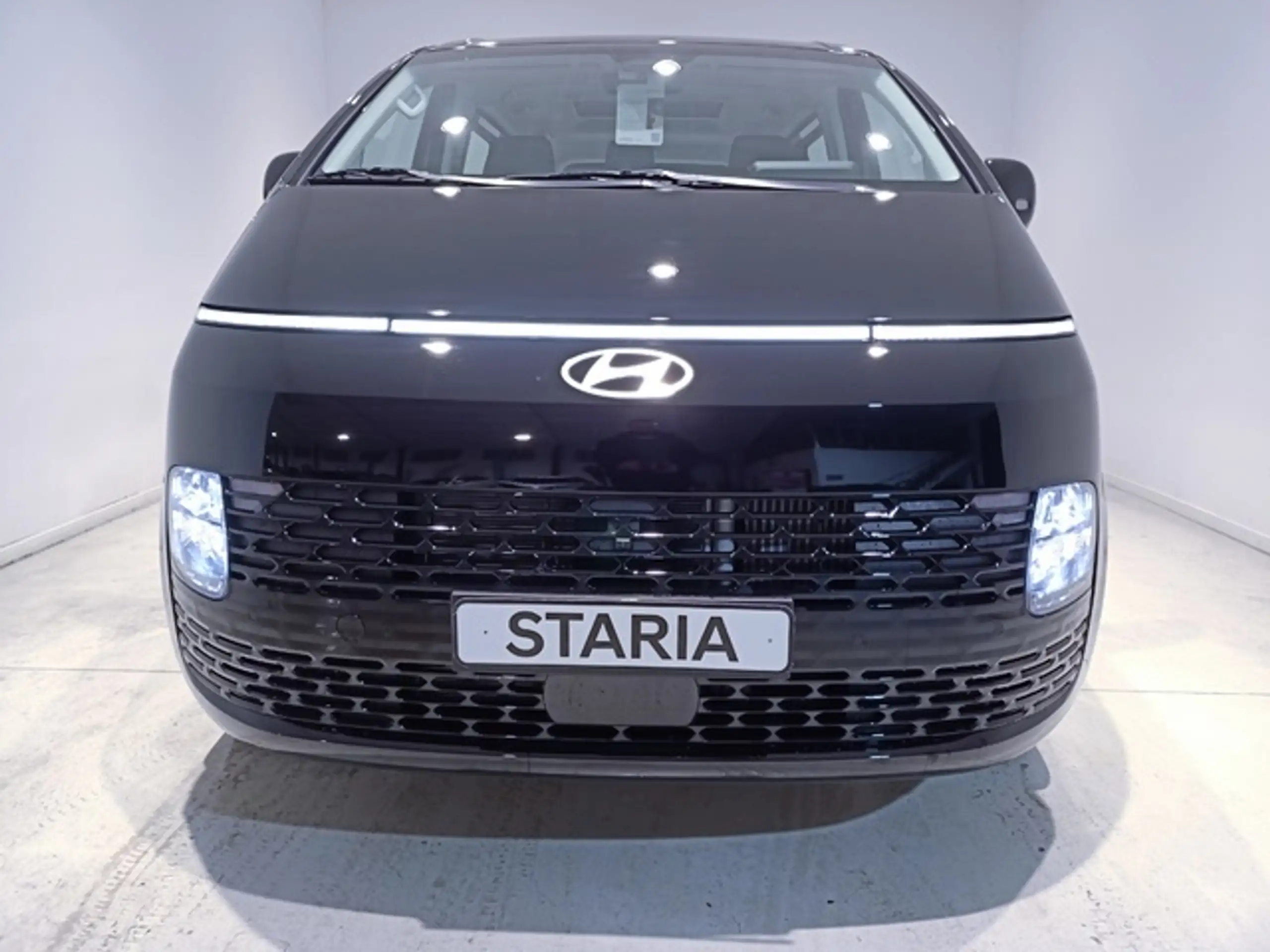 Hyundai - STARIA