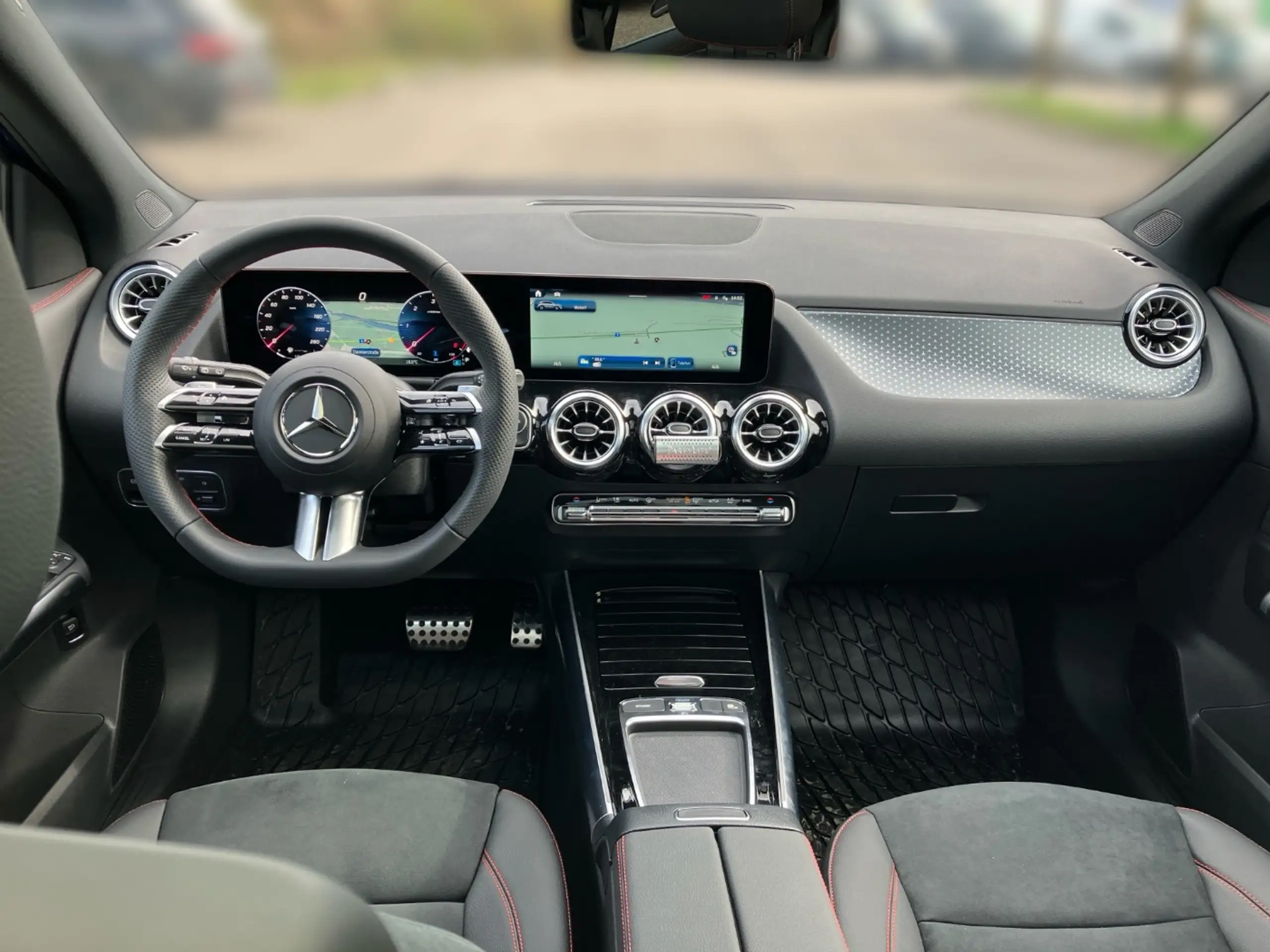 Mercedes-Benz - GLA 200