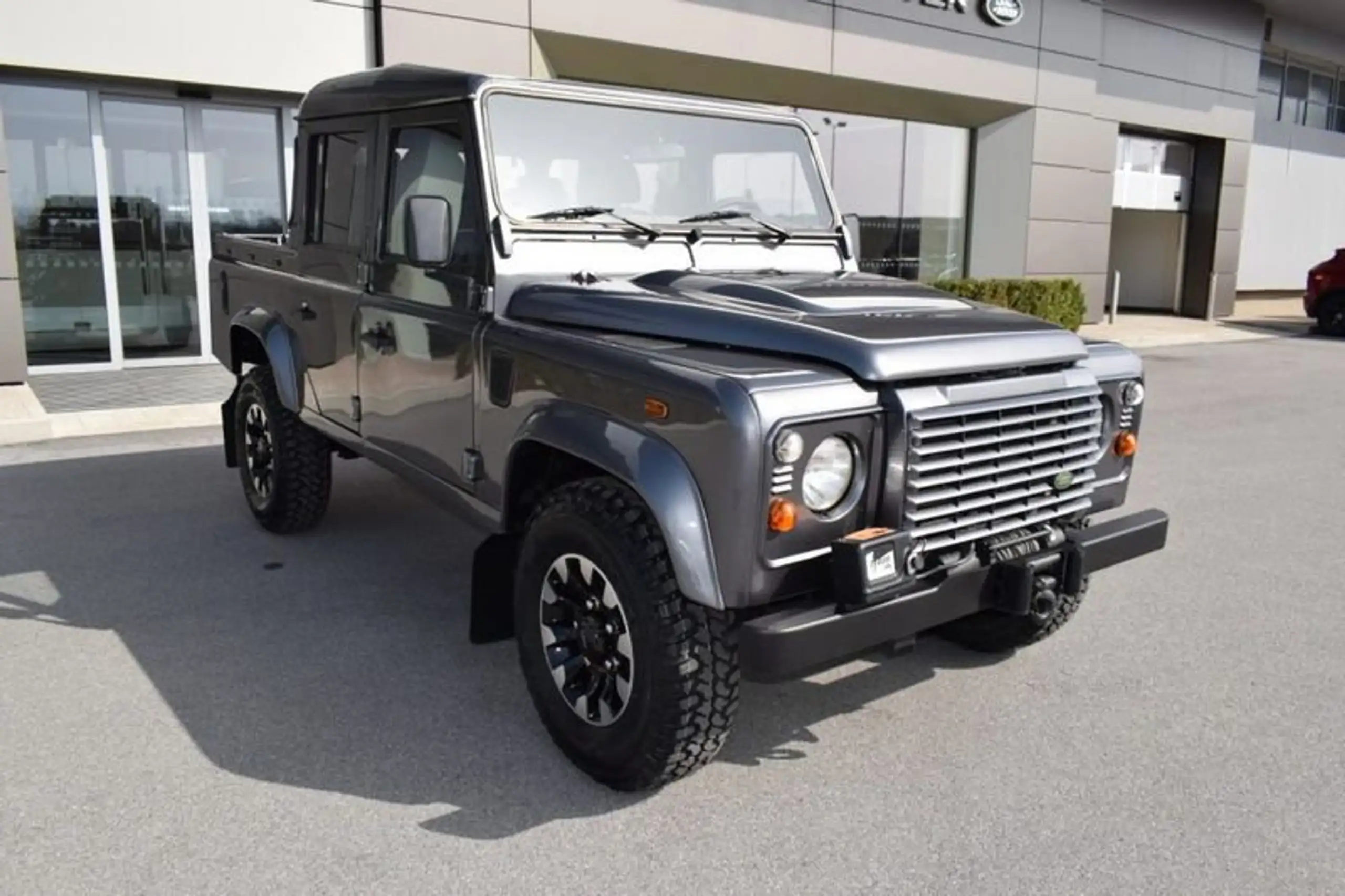 Land Rover - Defender