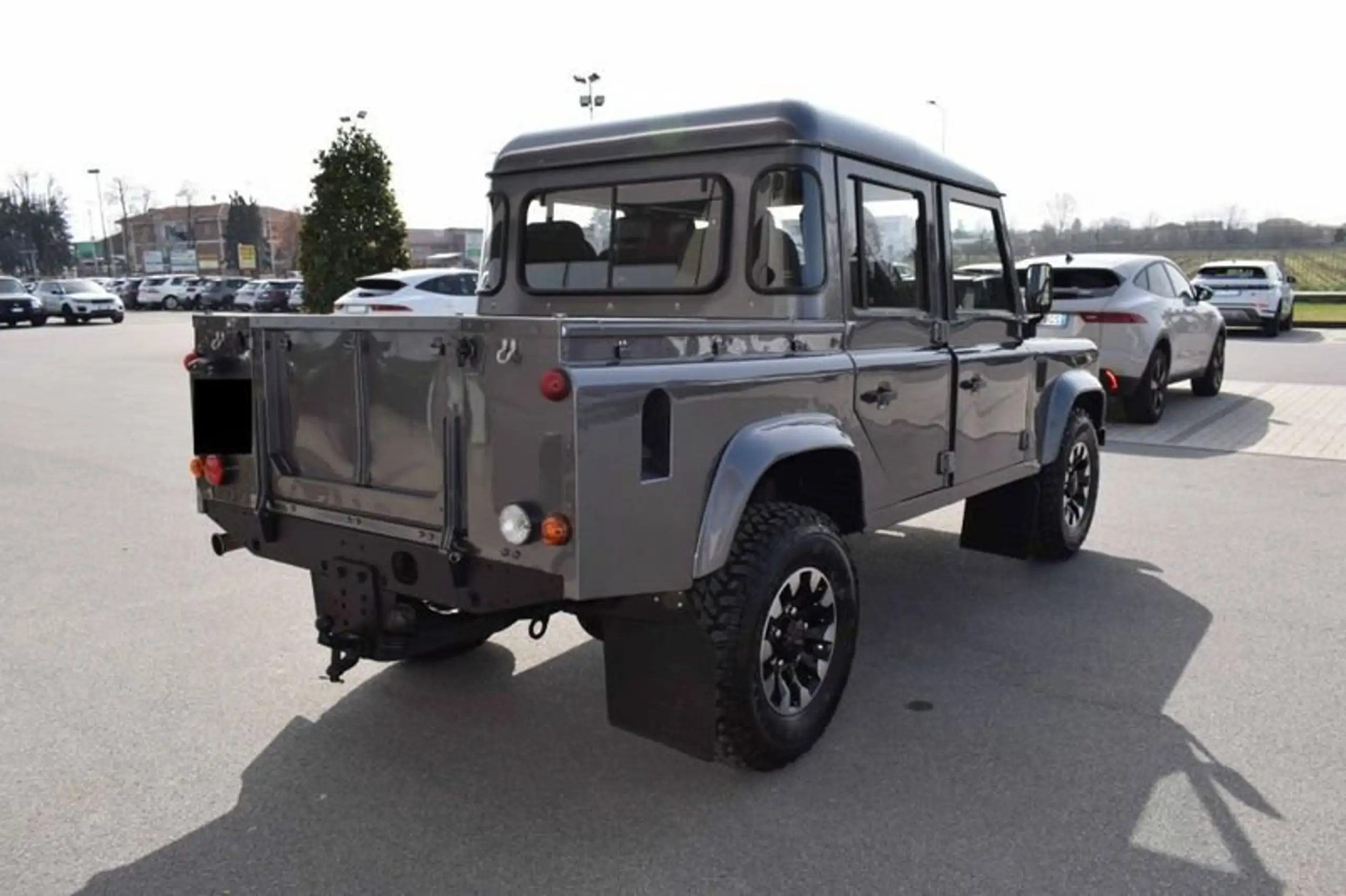 Land Rover - Defender