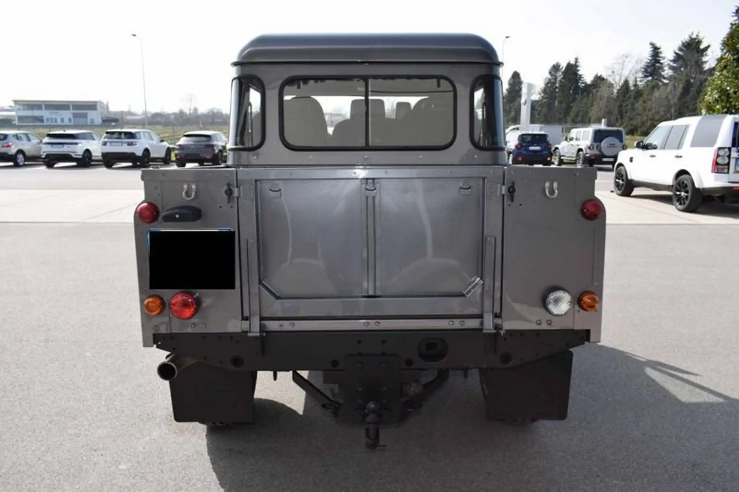 Land Rover - Defender