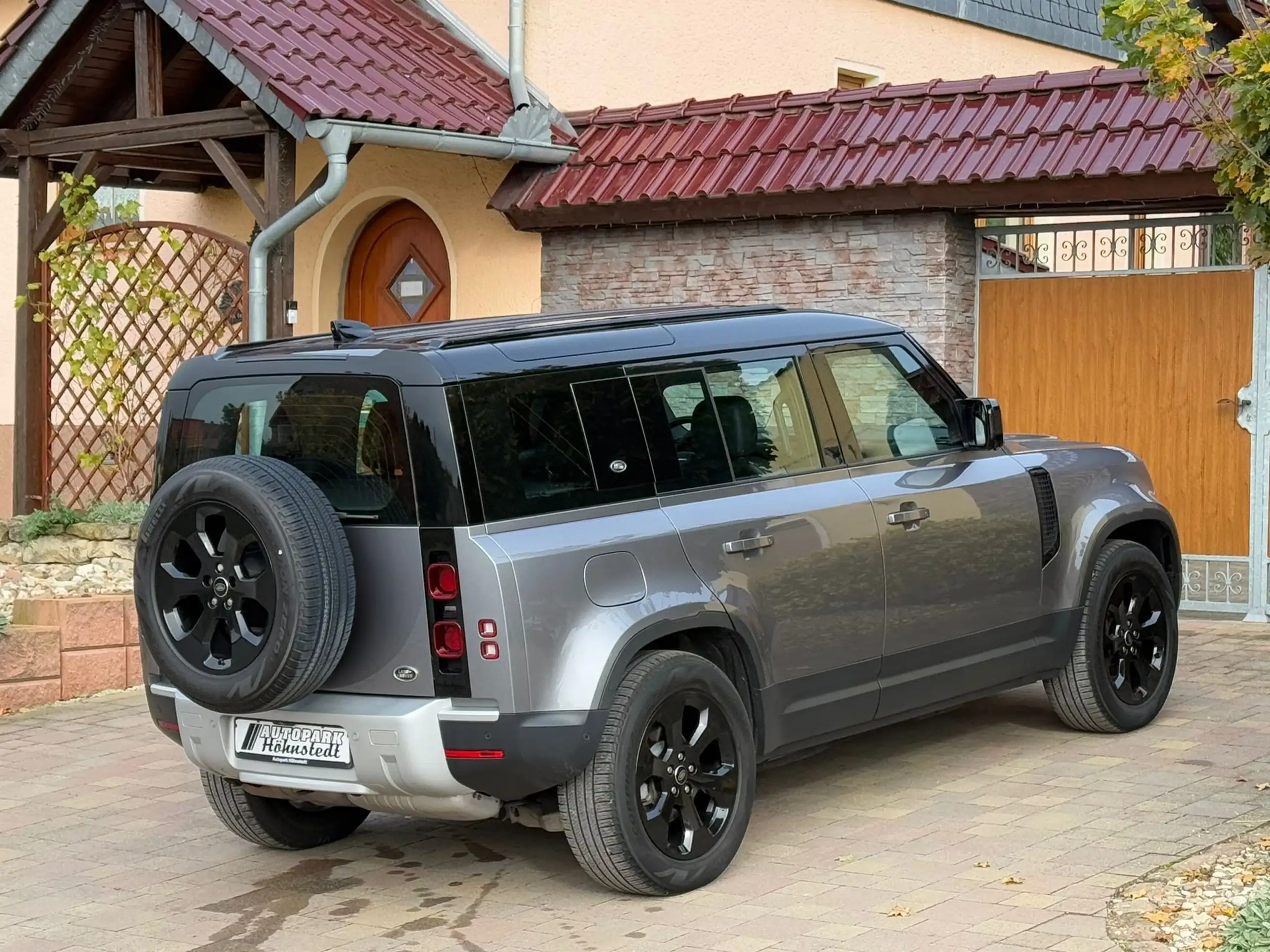 Land Rover - Defender