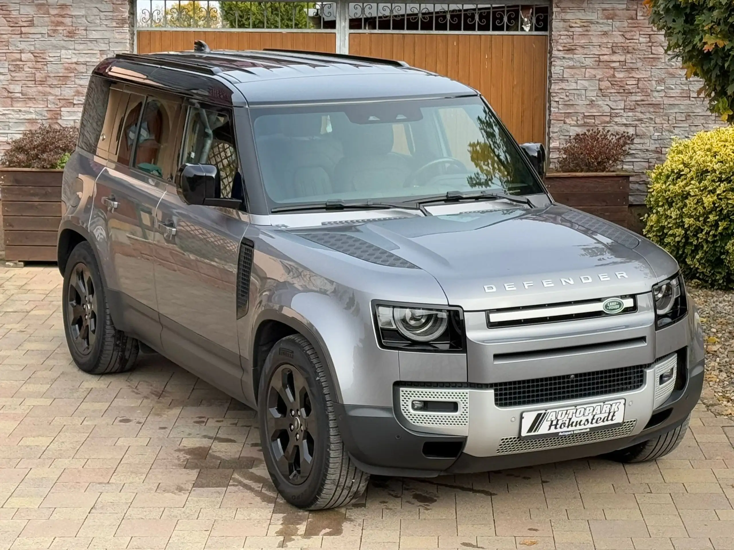 Land Rover - Defender