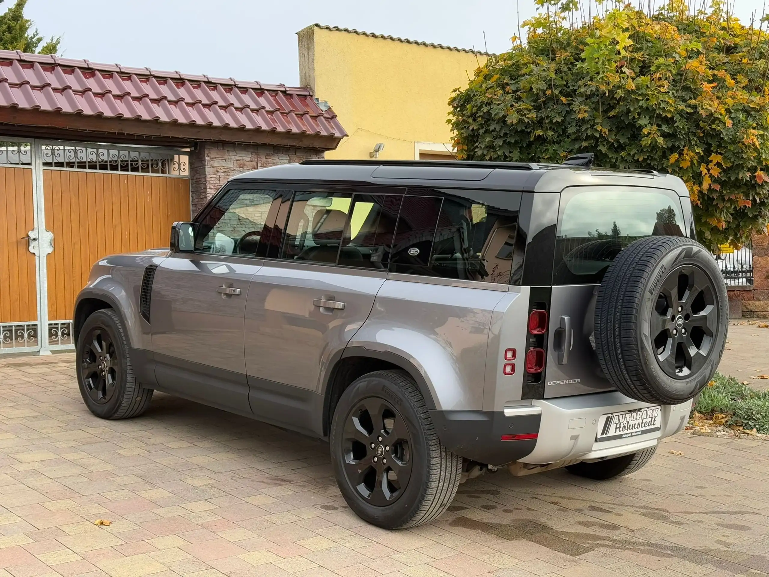 Land Rover - Defender