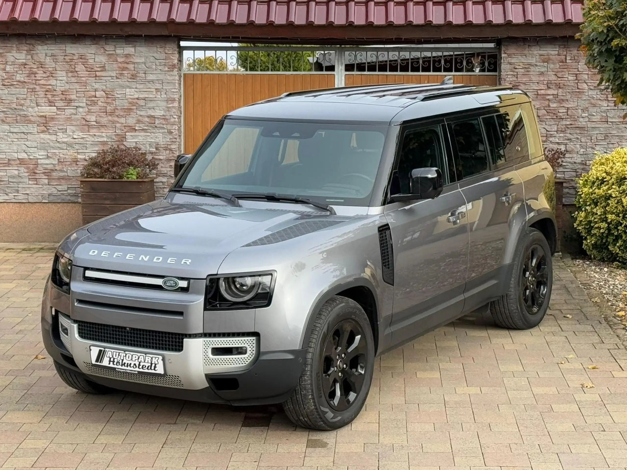 Land Rover Defender 2021