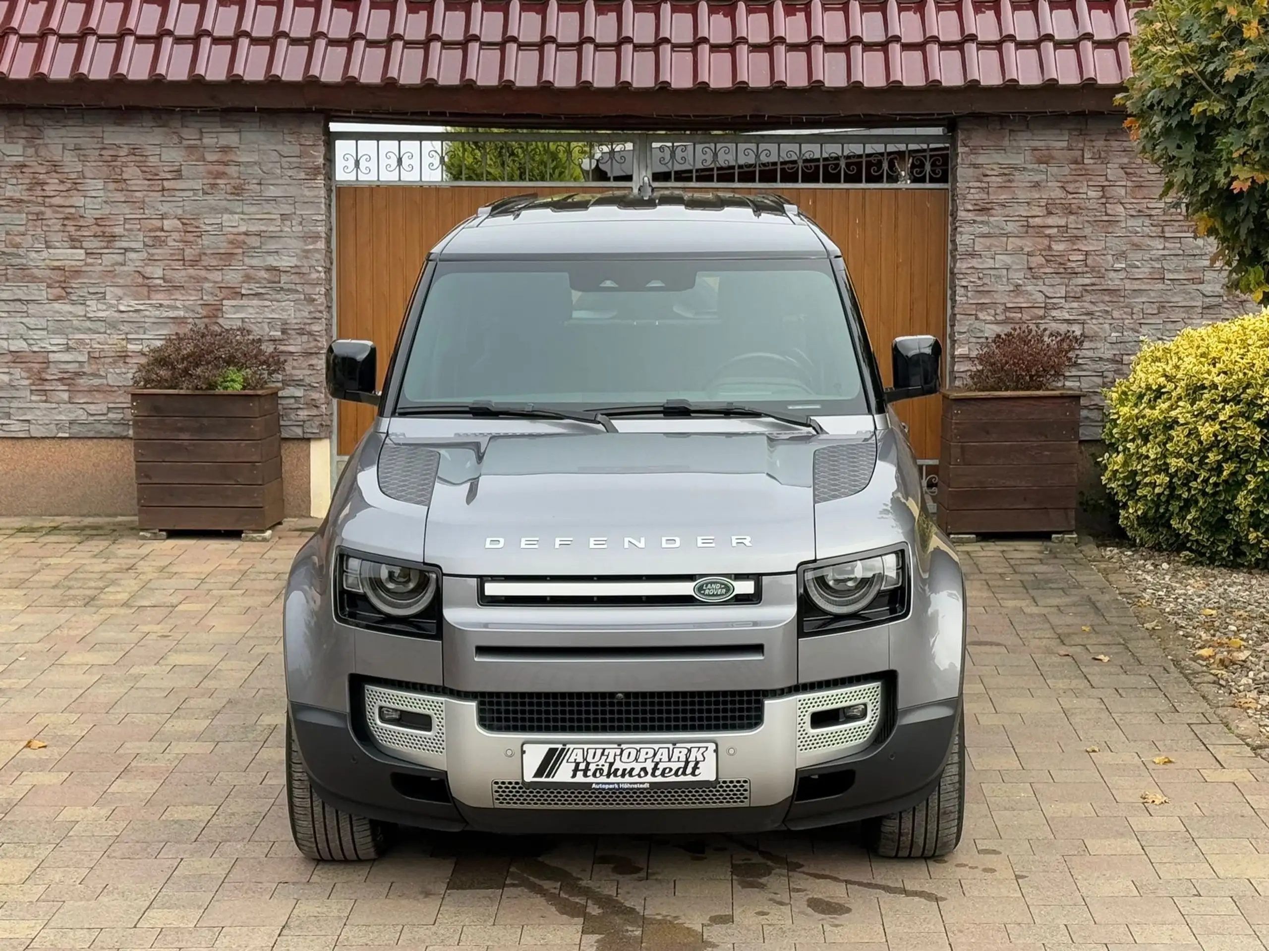 Land Rover - Defender