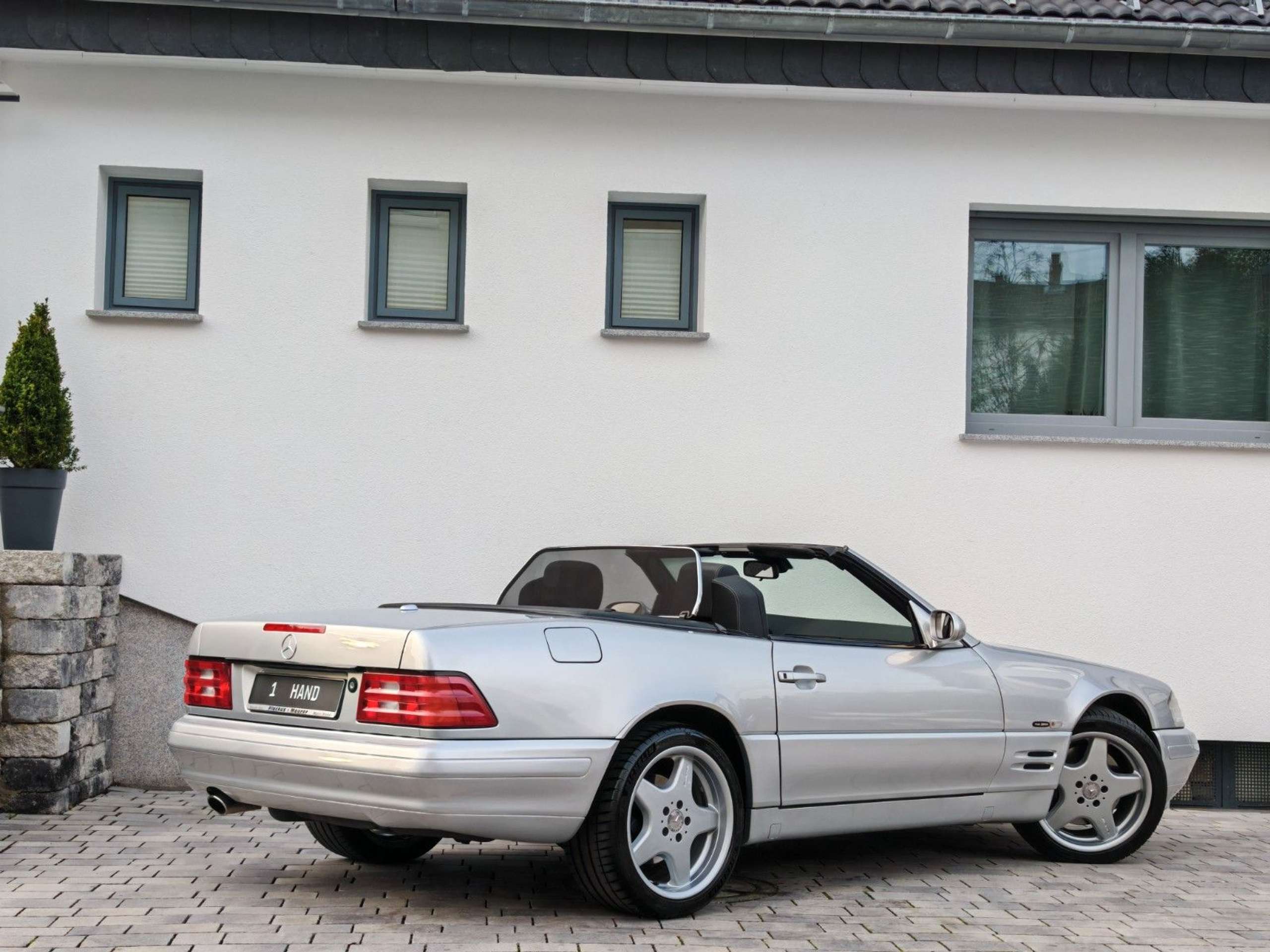 Mercedes-Benz - SL 320