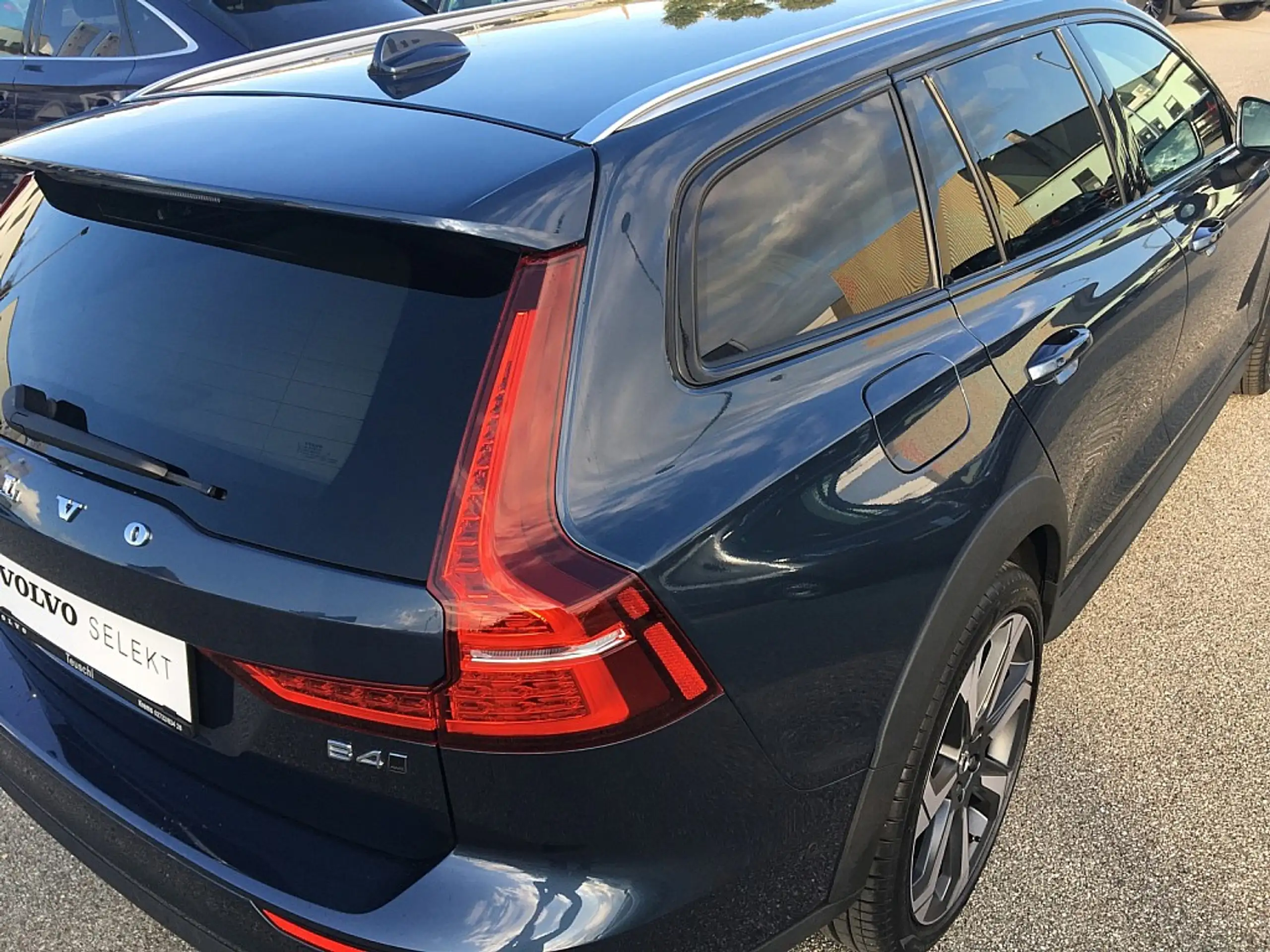 Volvo - V60 Cross Country