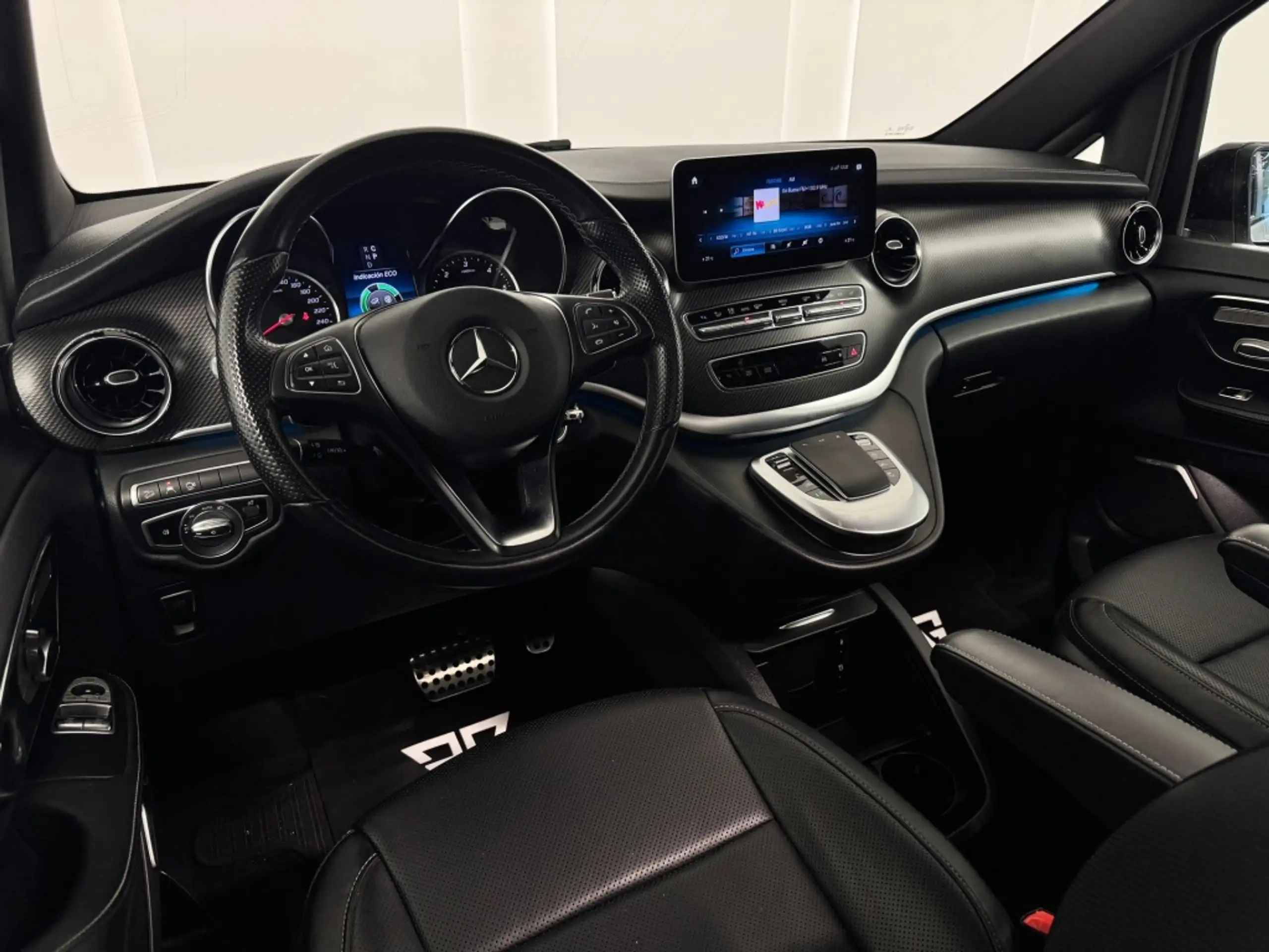 Mercedes-Benz - V