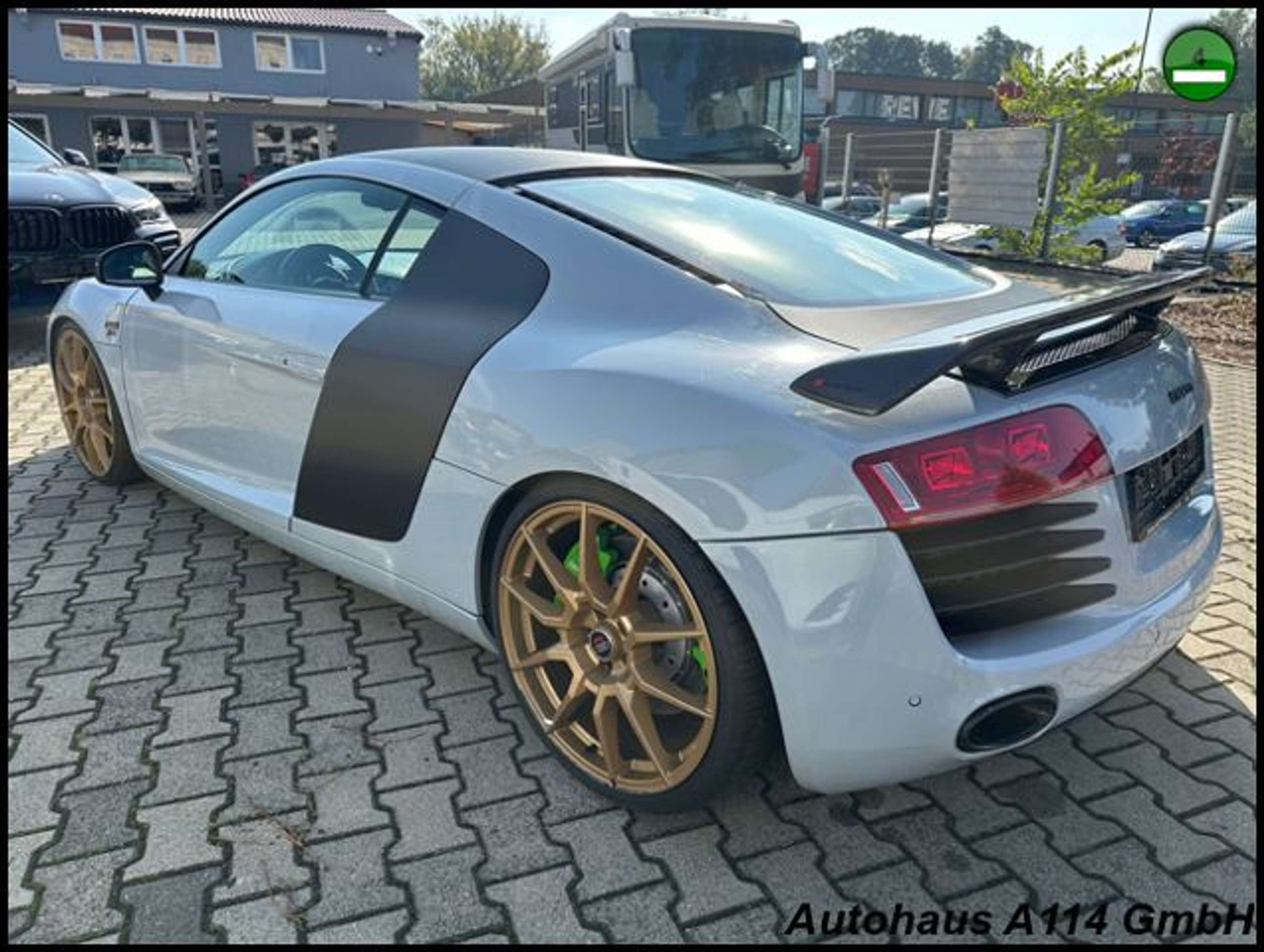 Audi - R8