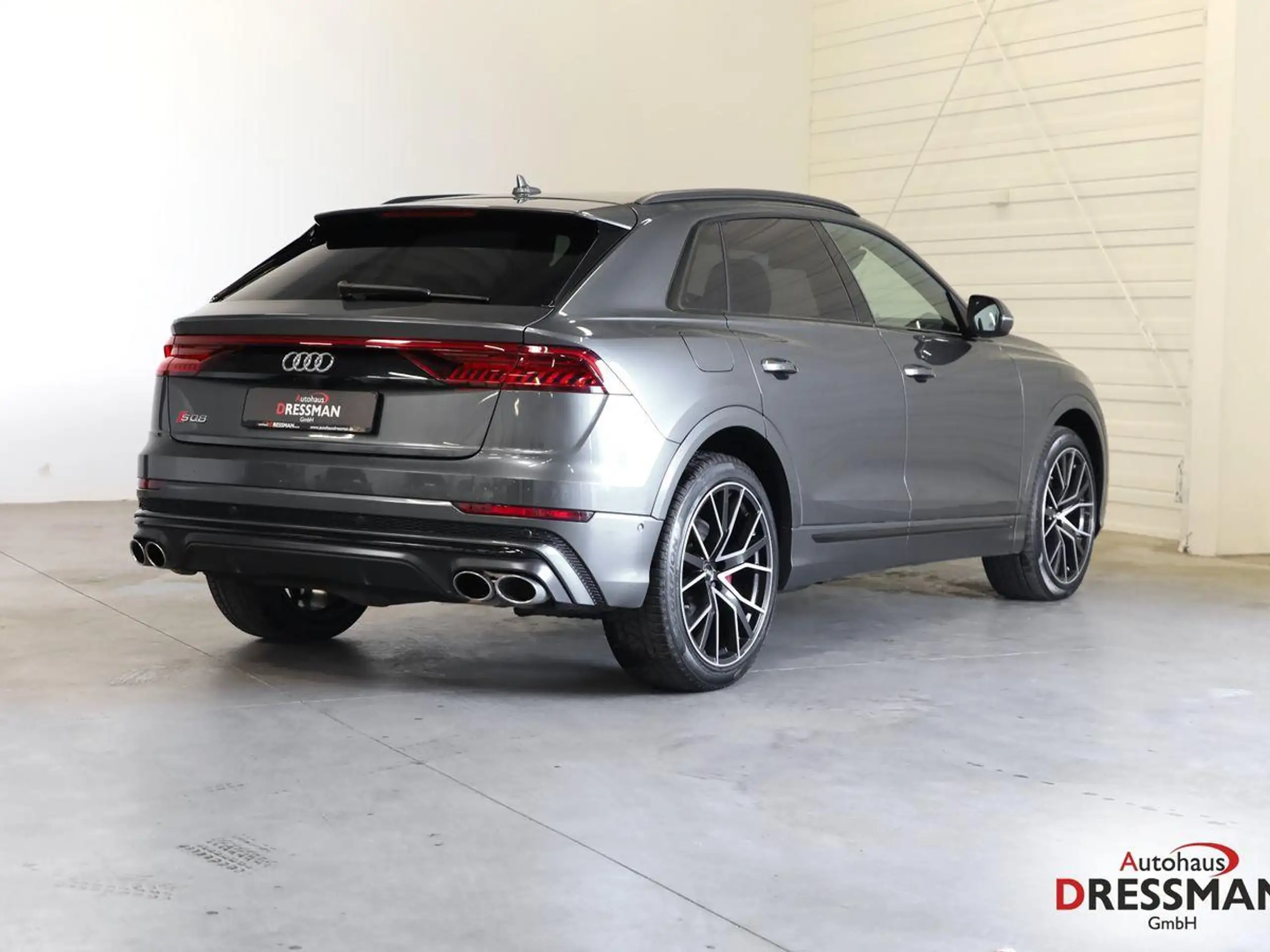 Audi - SQ8