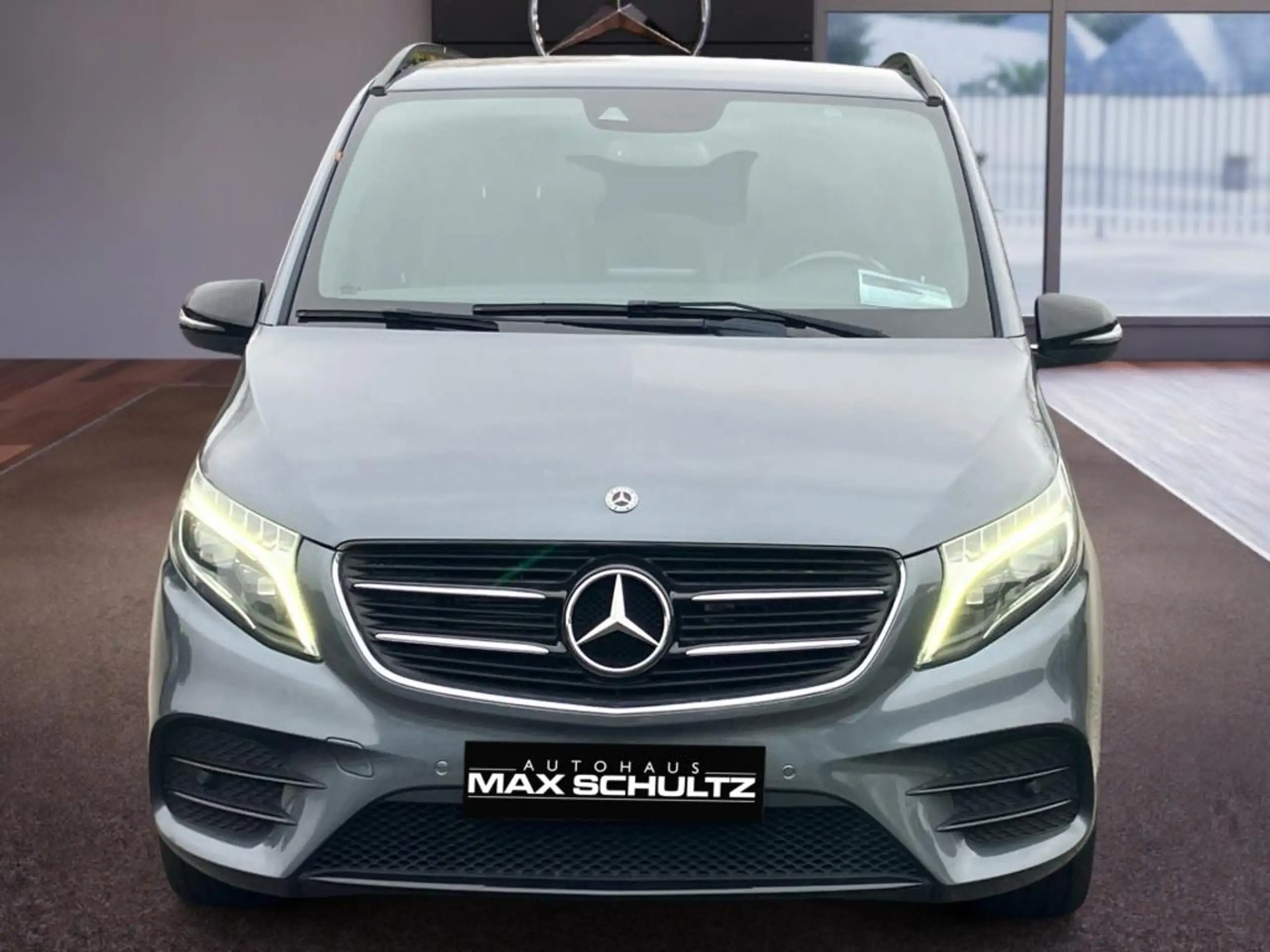 Mercedes-Benz - V 250