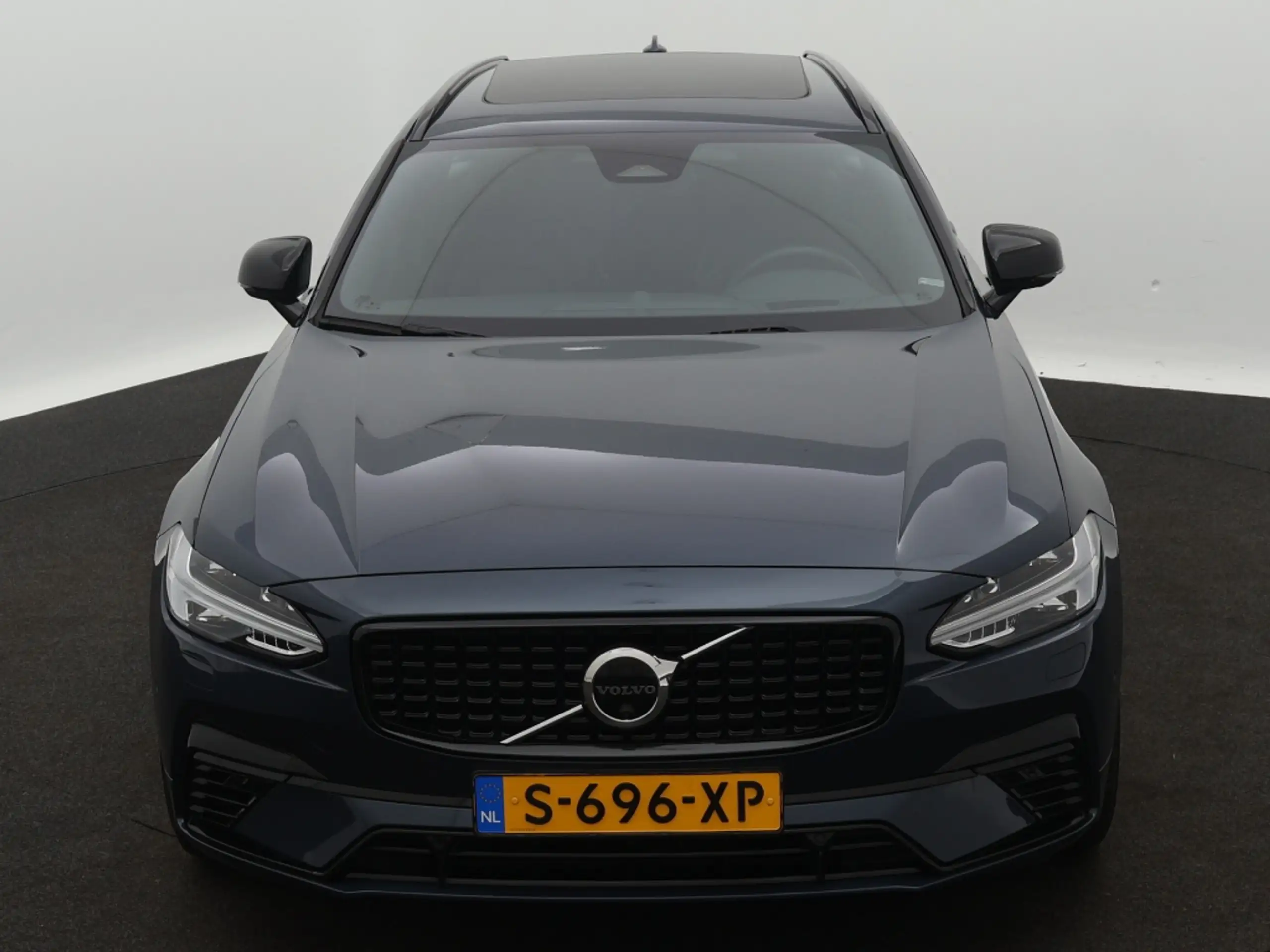 Volvo - V90