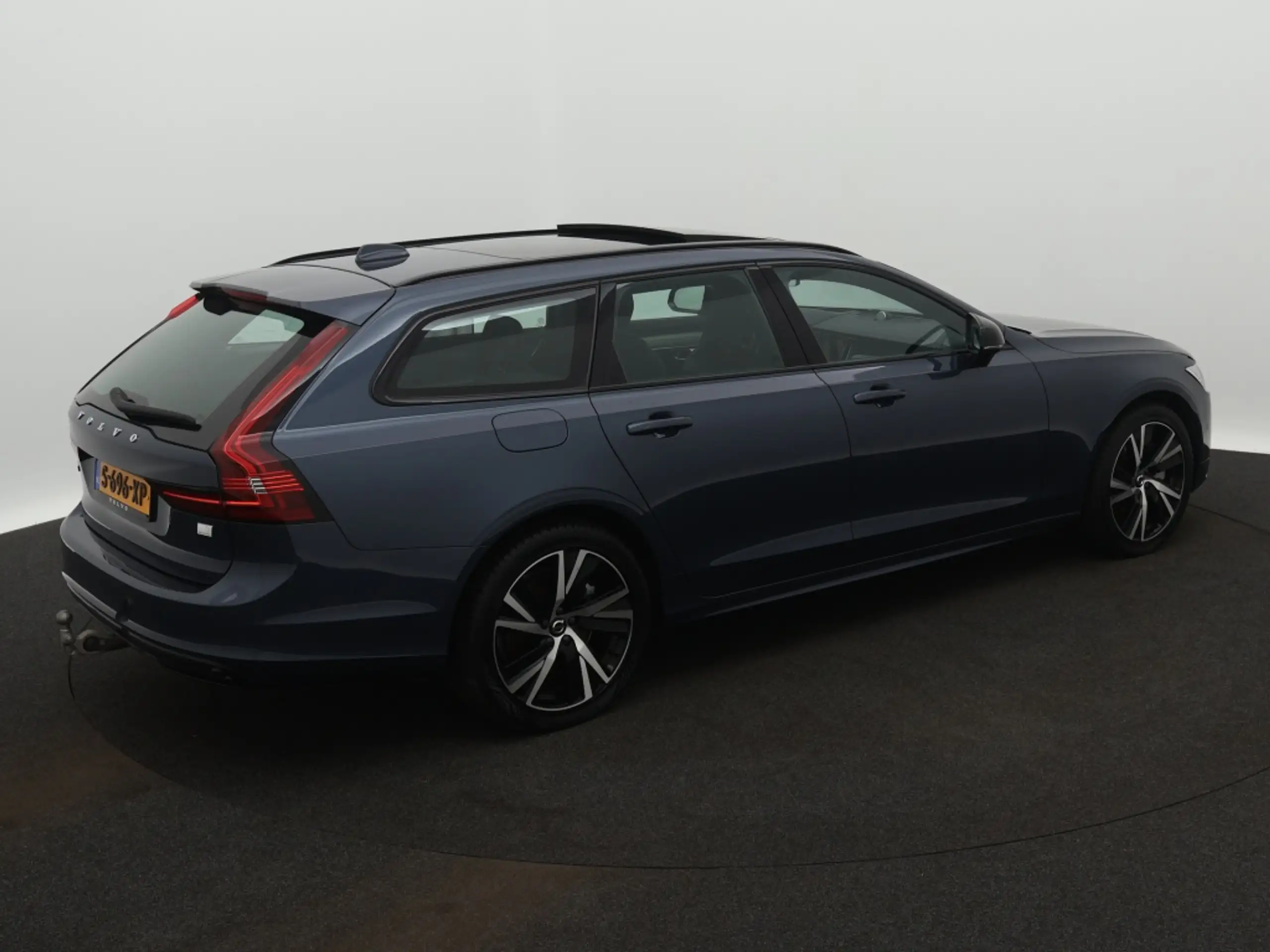 Volvo - V90