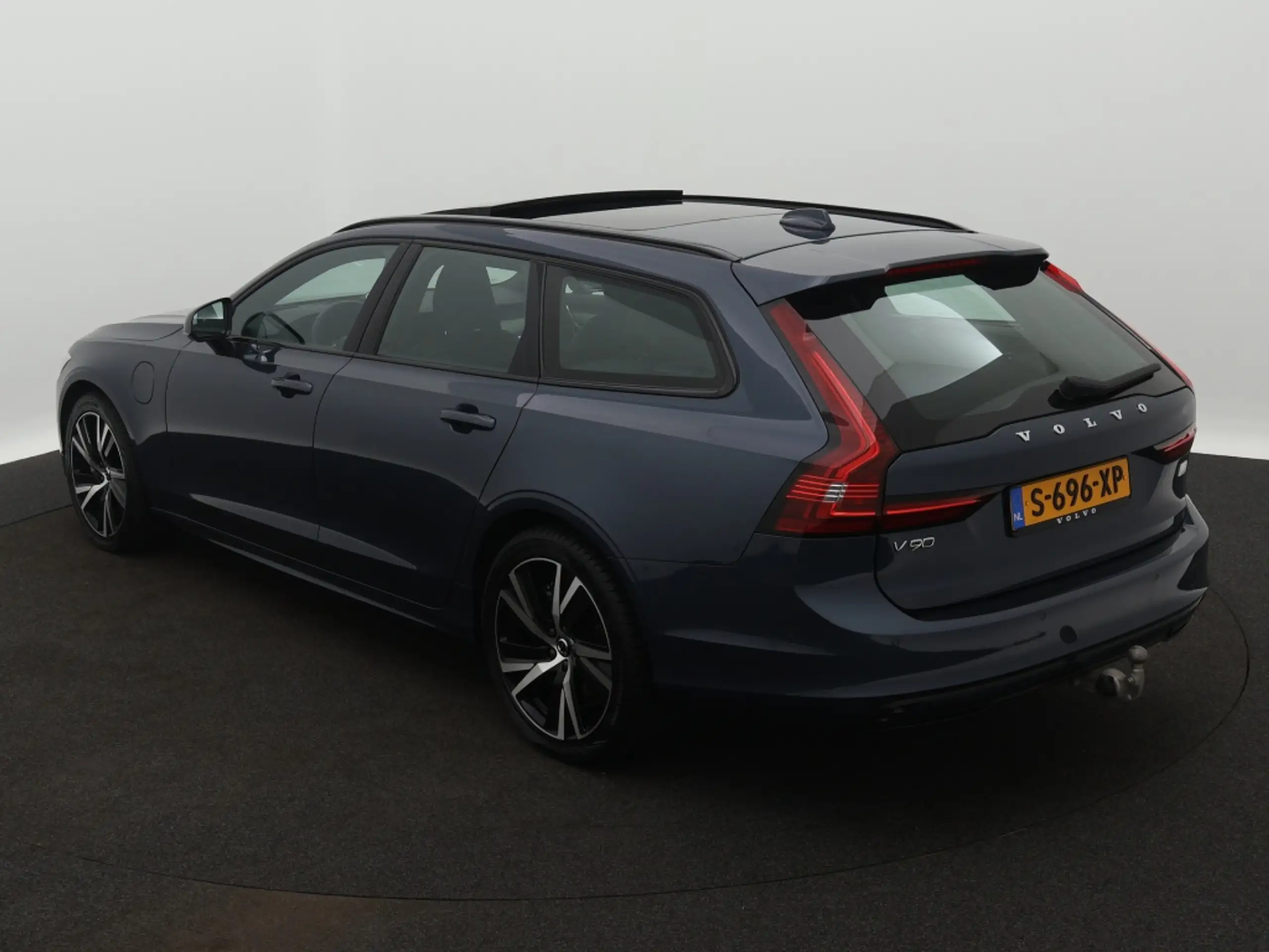 Volvo - V90