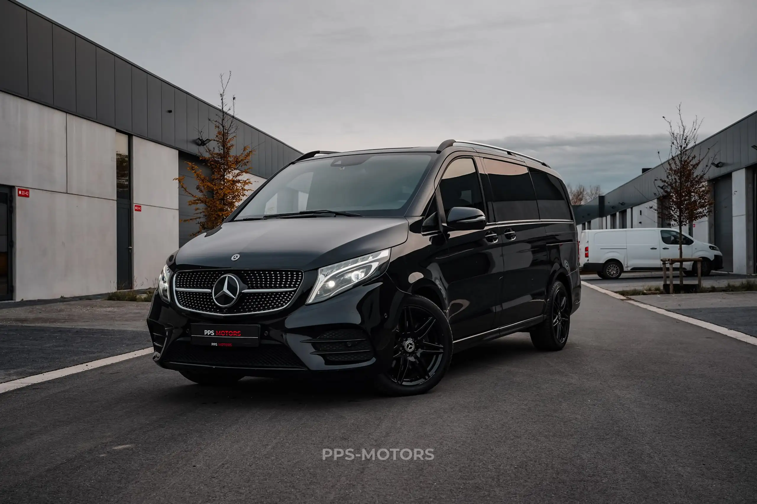 Mercedes-Benz - V 300