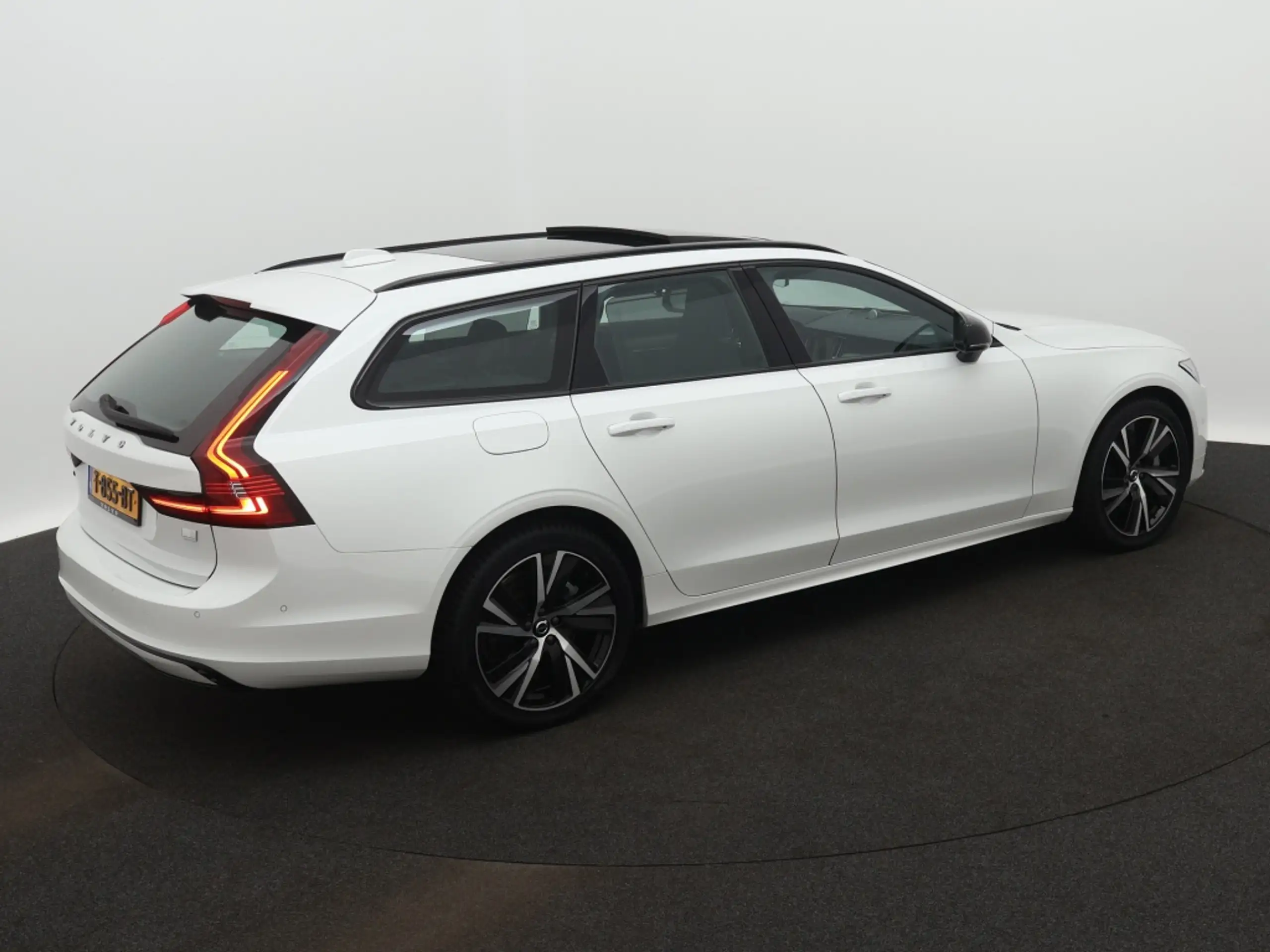 Volvo - V90