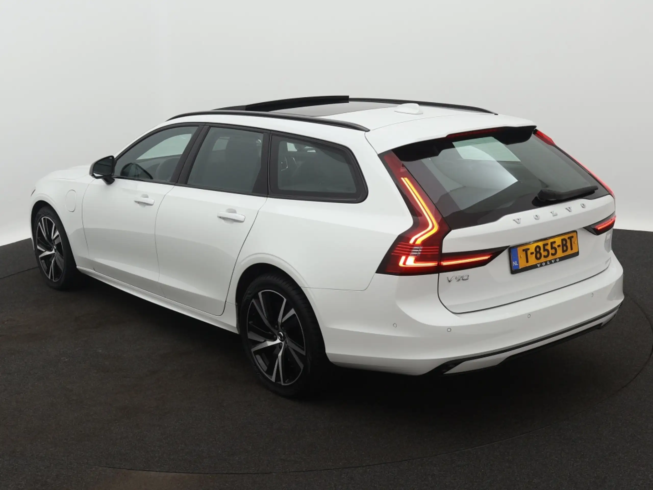 Volvo - V90